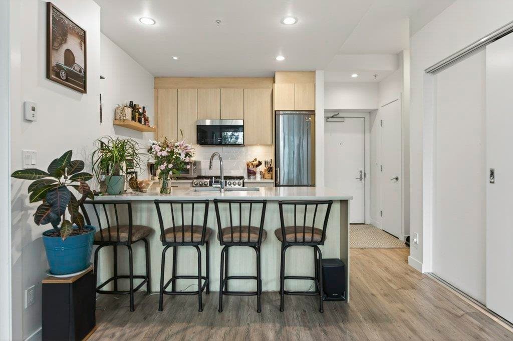210 - 9080 University Crescent, Burnaby, V5A 0B7 — photo 4