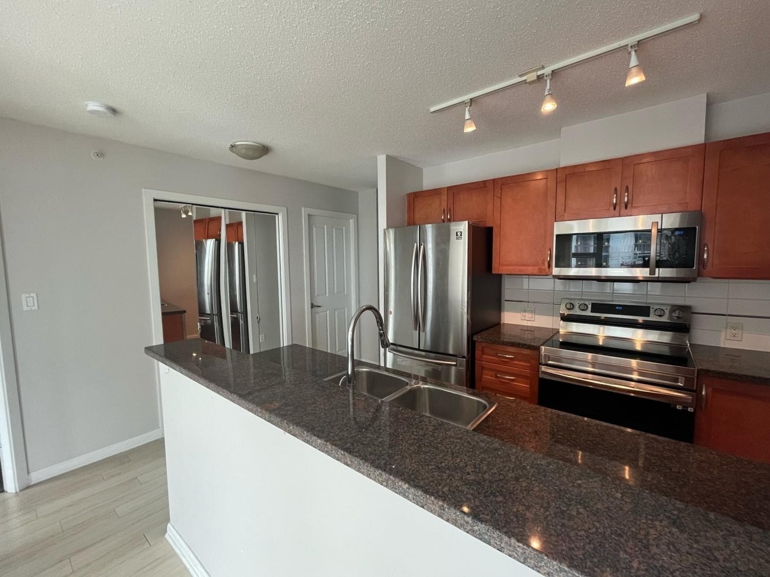 1606 - 4380 Halifax Street, Burnaby, V5C 6R3 — photo 4