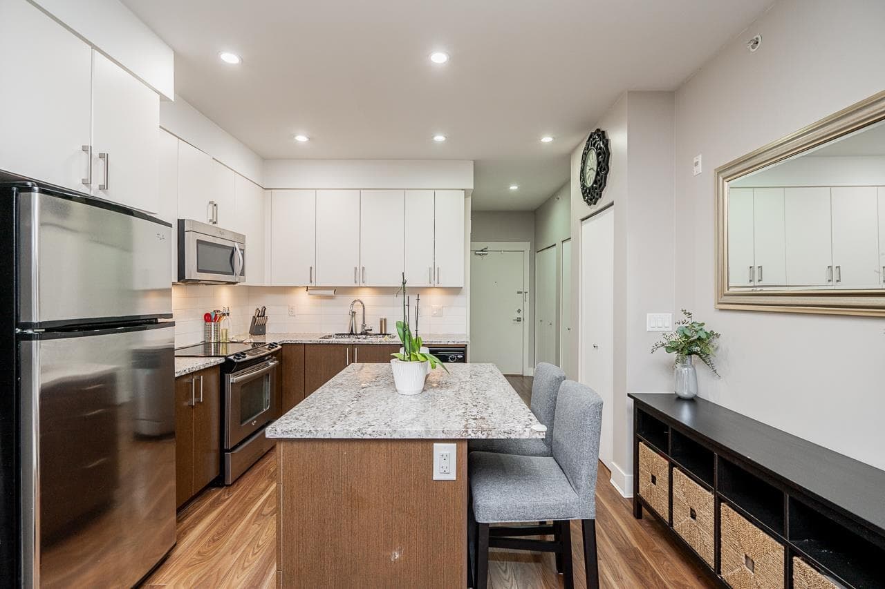 419 - 55 Eighth Avenue, New Westminster, V3L 0E8 — photo 1