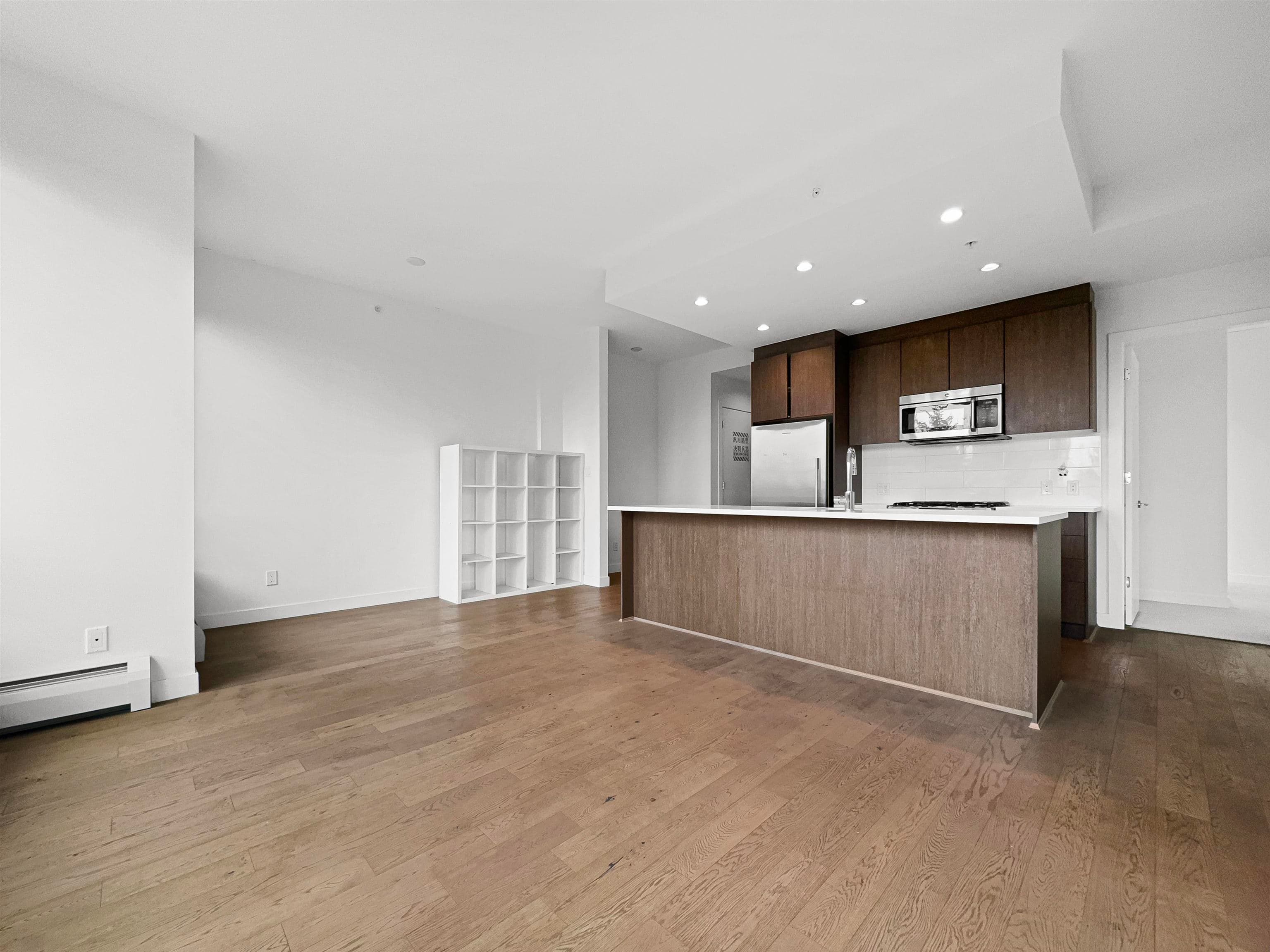 10xx - 9060 University Crescent, Burnaby, V5A 0E1 — photo 2