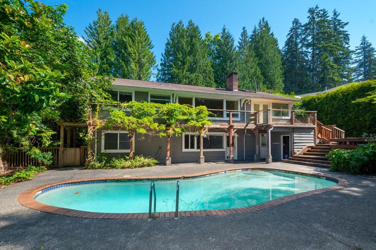 545 E Kings Road, North Vancouver, V7N 1J2 — photo 1