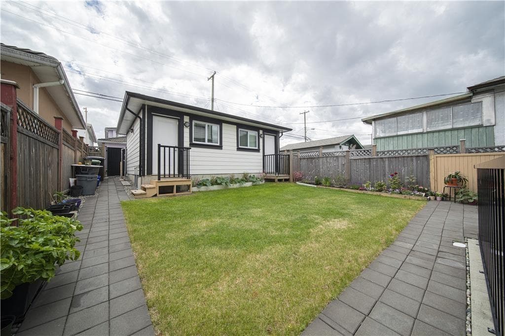 2216 Mannering Avenue, Vancouver, V5N 3C4 — photo 2