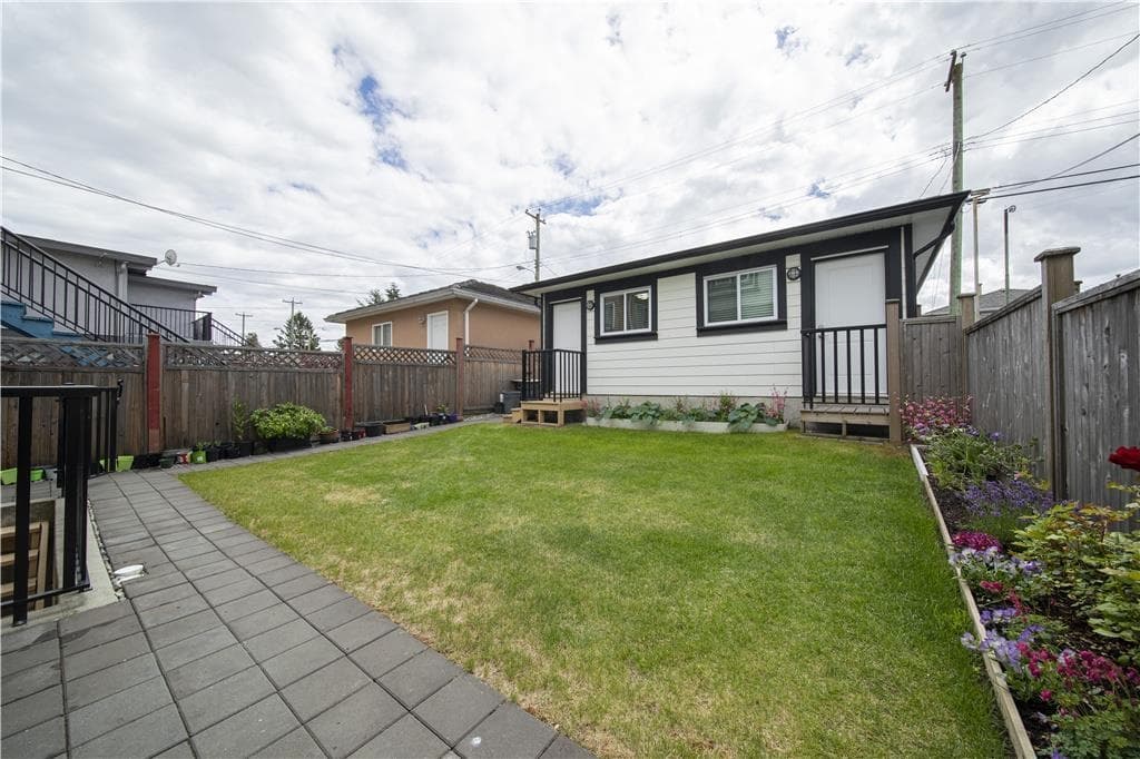 2216 Mannering Avenue, Vancouver, V5N 3C4 — photo 3