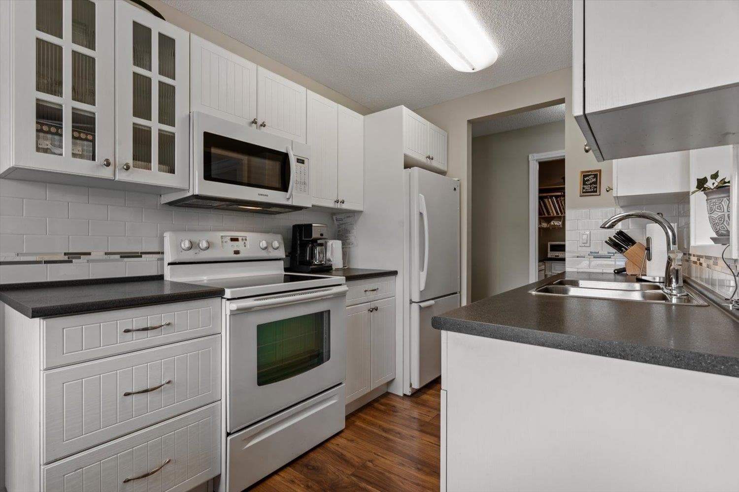 303 - 9425 Nowell Street, Chilliwack, V2P 4X8 — photo 3