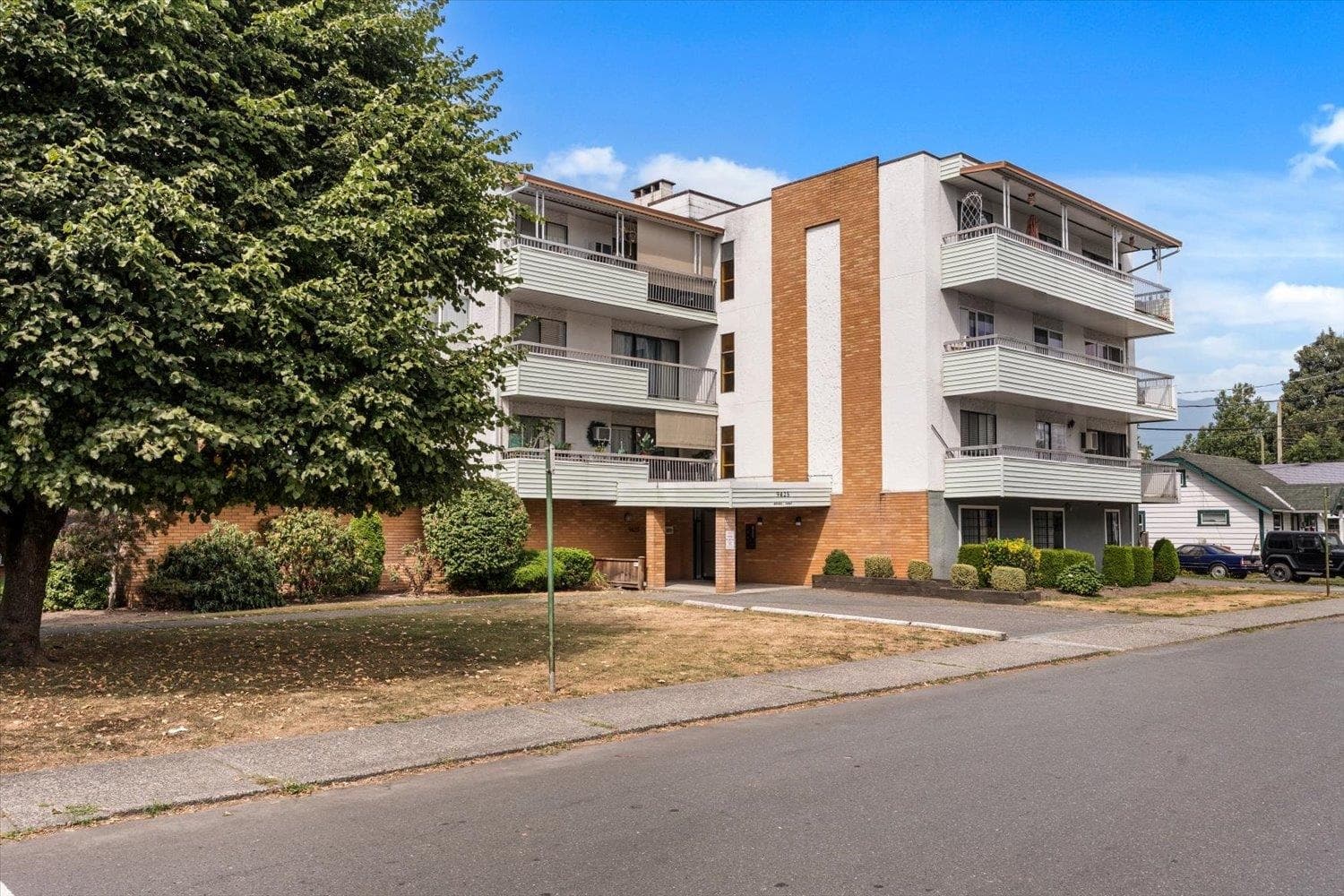 303 - 9425 Nowell Street, Chilliwack, V2P 4X8 — photo 1
