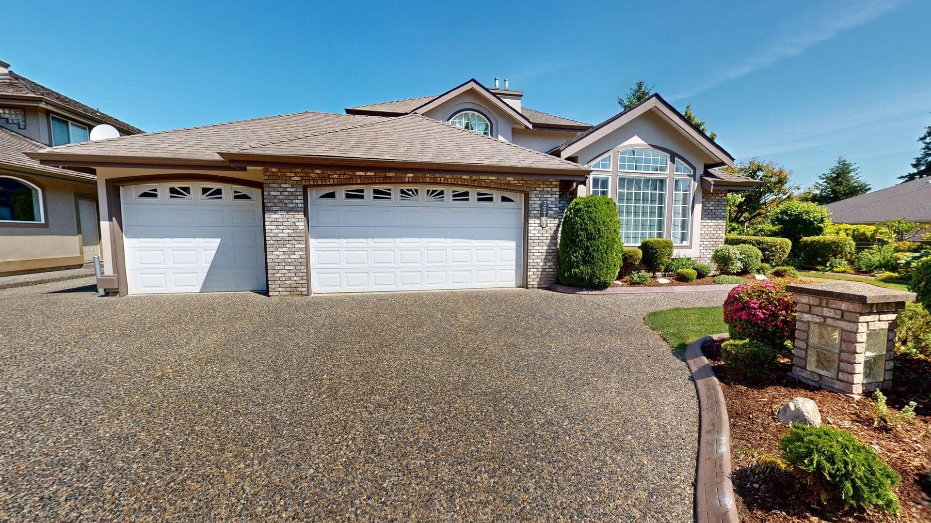 32767 Chilcotin Drive, Abbotsford, V2T 5S5 — photo 1