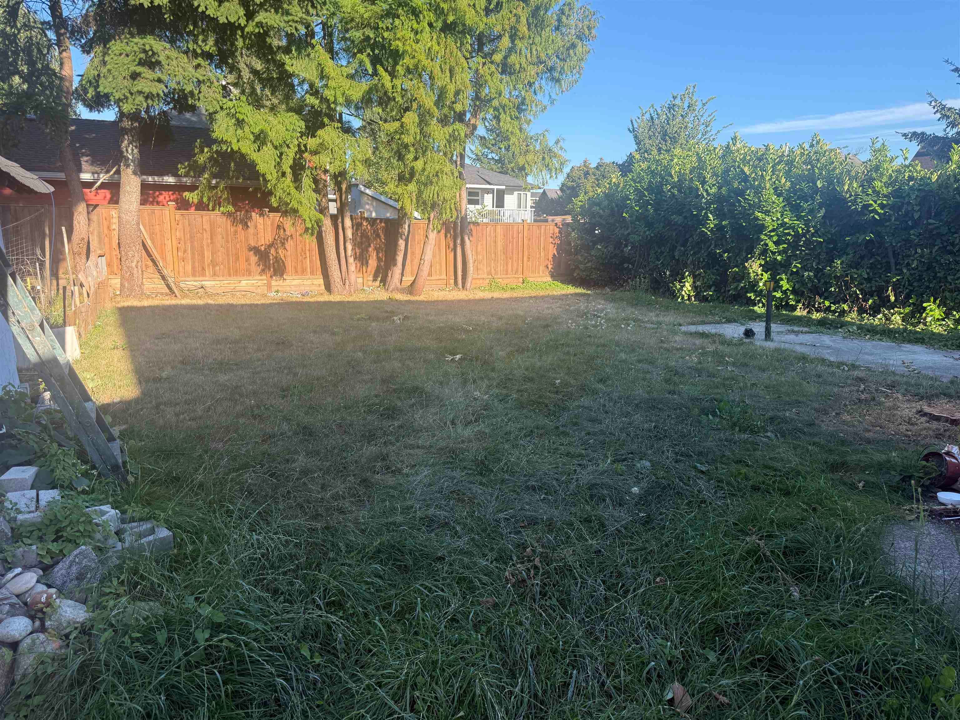 220 Devoy Street, New Westminster, V3L 4E7 — photo 3