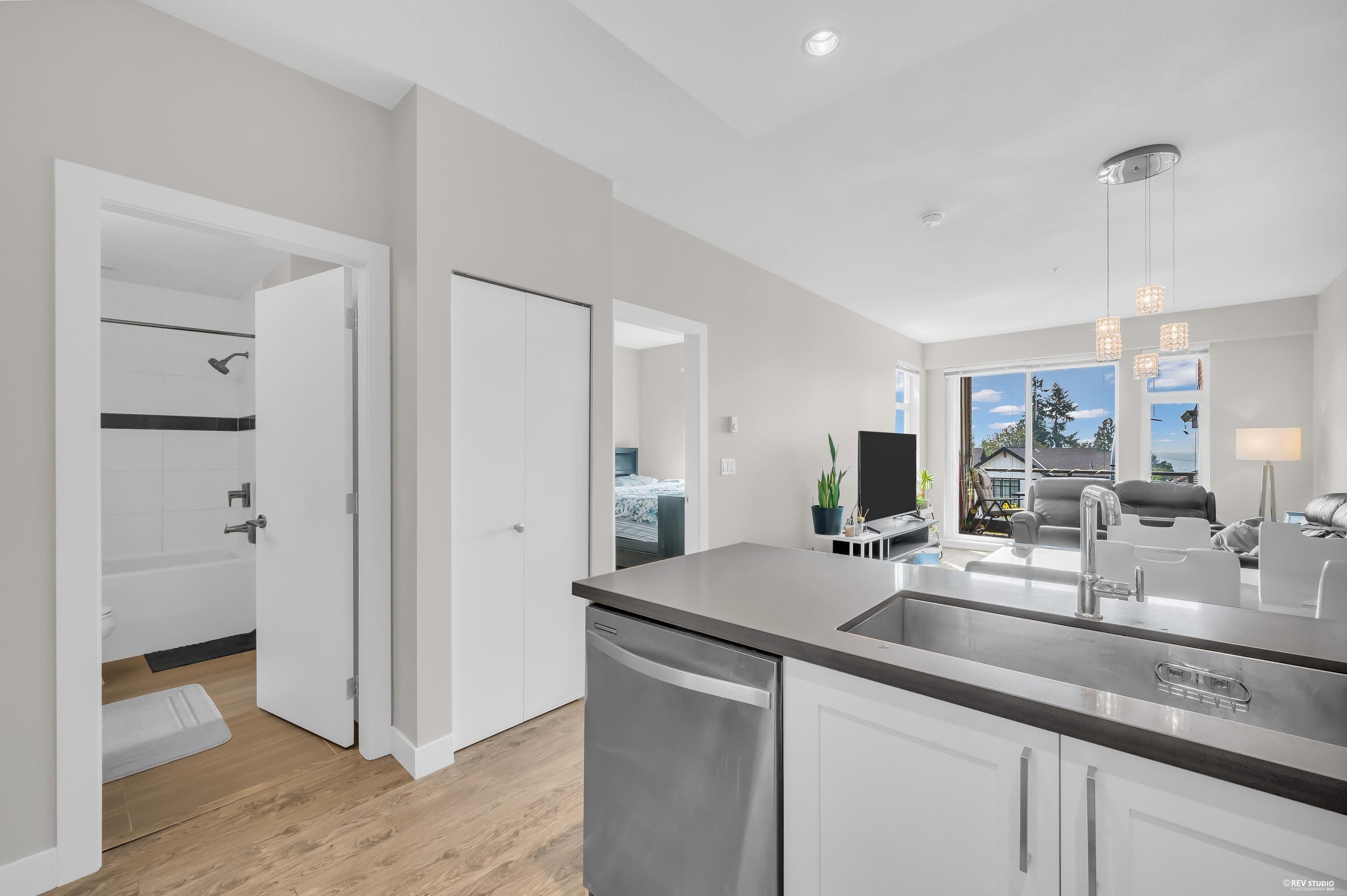 2201 - 963 Charland Avenue, Coquitlam, V3K 0E2 — photo 2