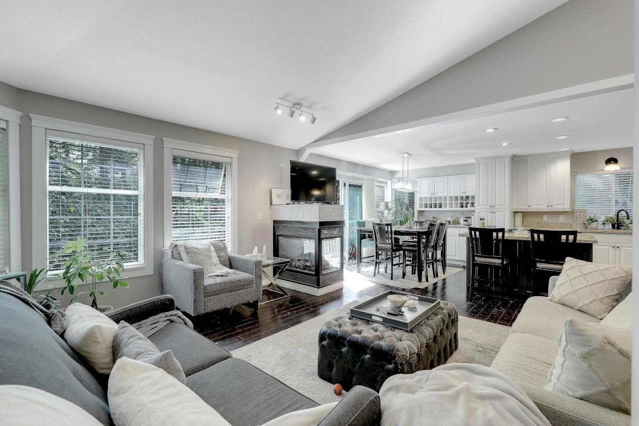 2028 Saskatchewan Avenue, Port Coquitlam, V3C 5H6 — photo 2