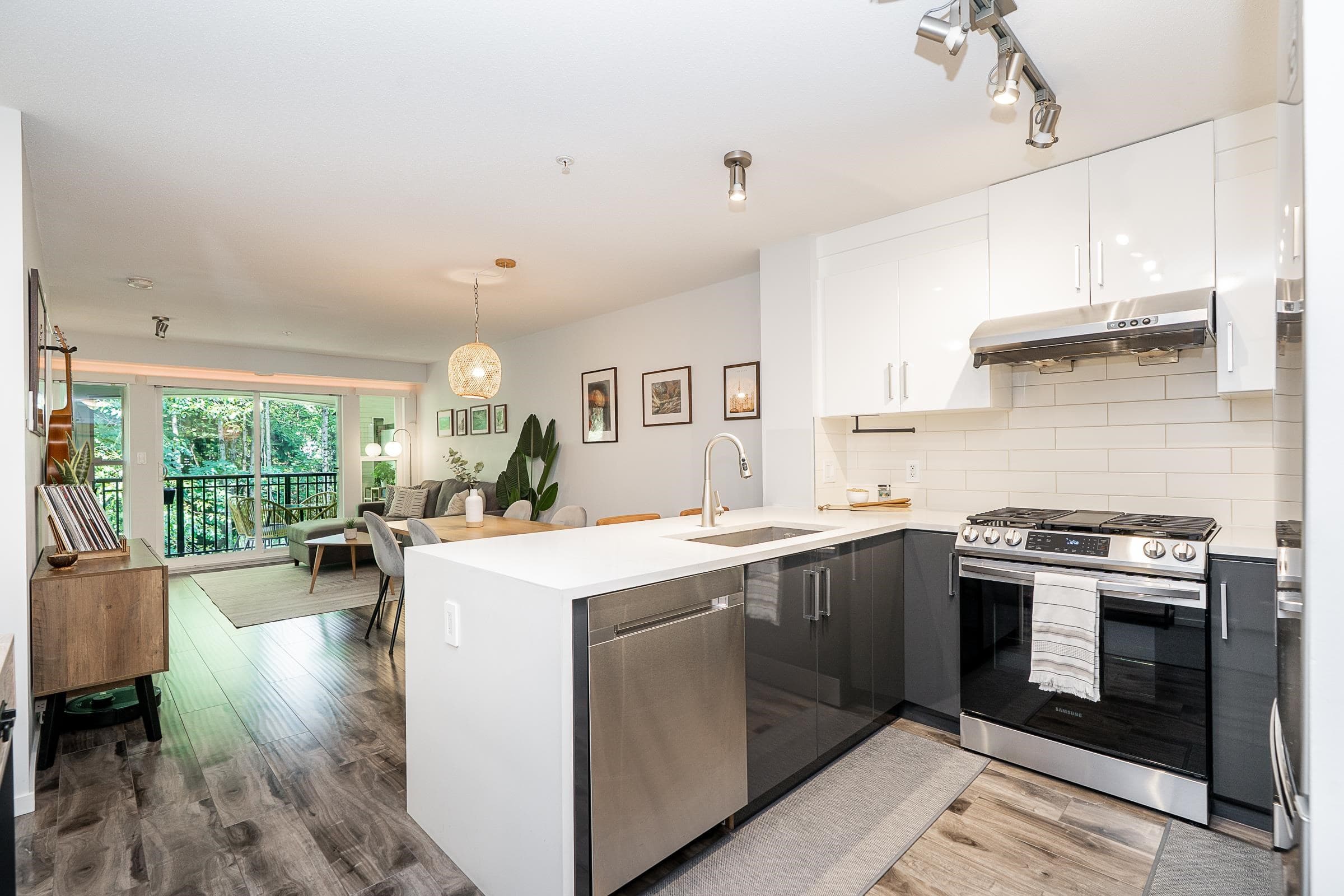 411 - 3050 Dayanee Springs Boulevard, Coquitlam