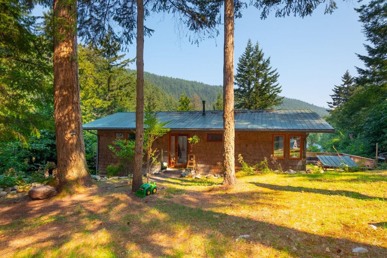368 Eagles Nest Road, Bowen Island, V0N 1G1 — photo 2