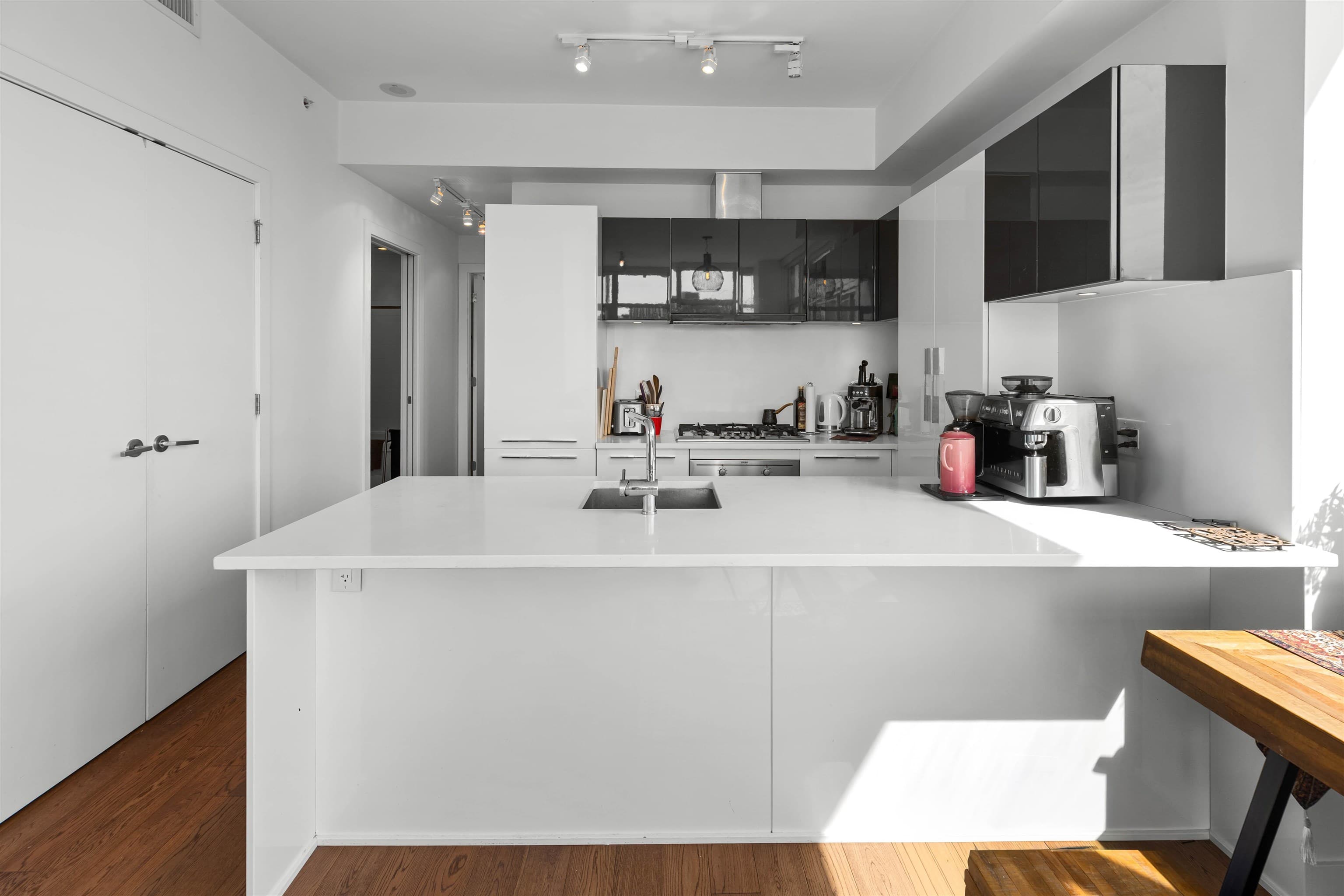 1001 - 108 E 1st Avenue, Vancouver, V5T 0E4 — photo 1