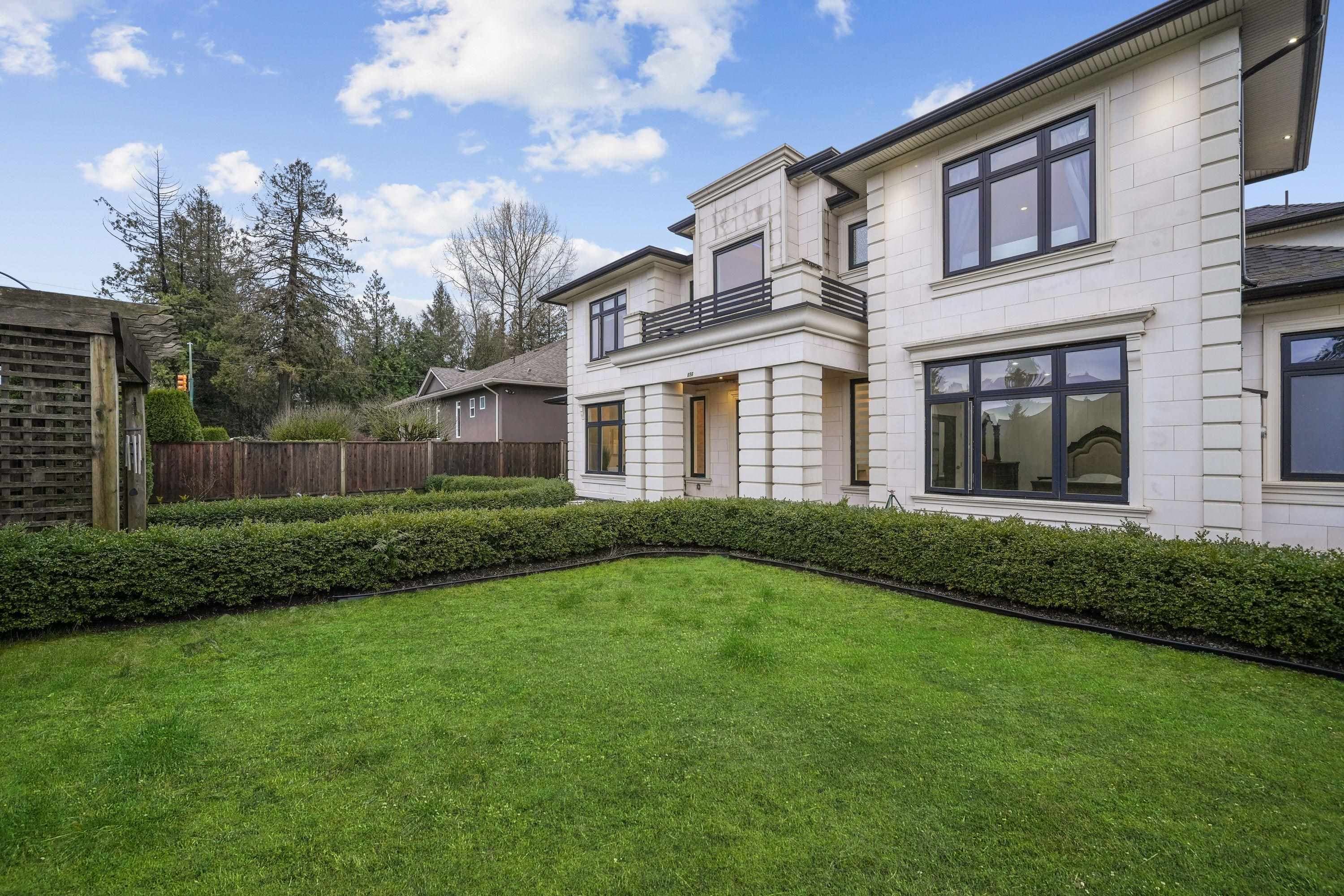 656 Blue Mountain Street, Coquitlam, V3J 4R6 — photo 2