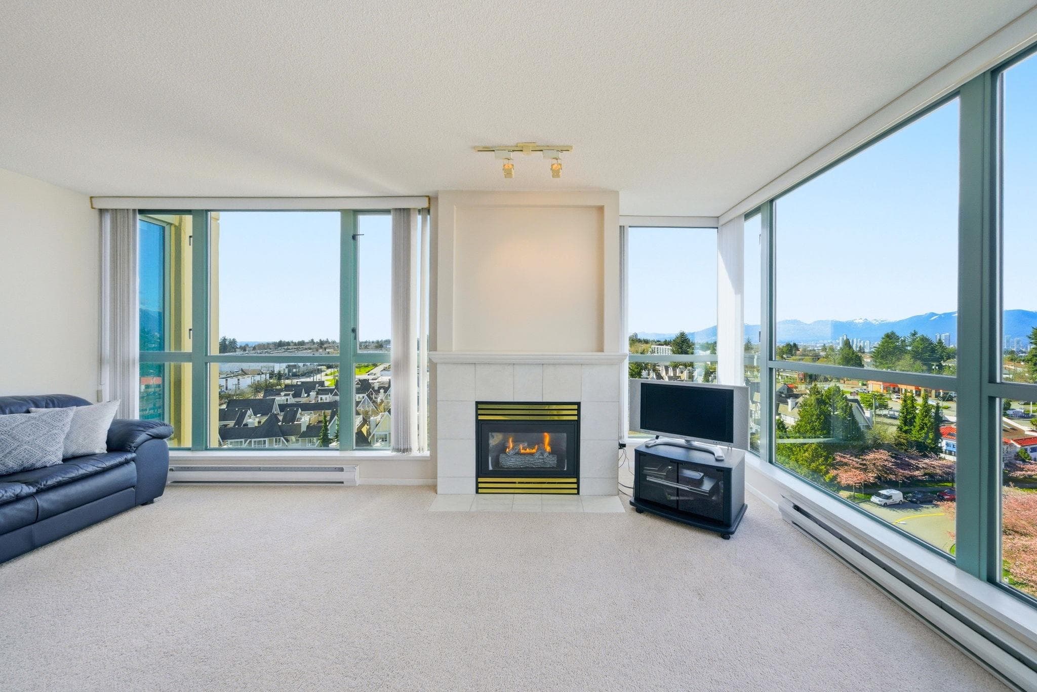 1003 - 6622 Southoaks Crescent, Burnaby, V5E 4K2 — photo 4