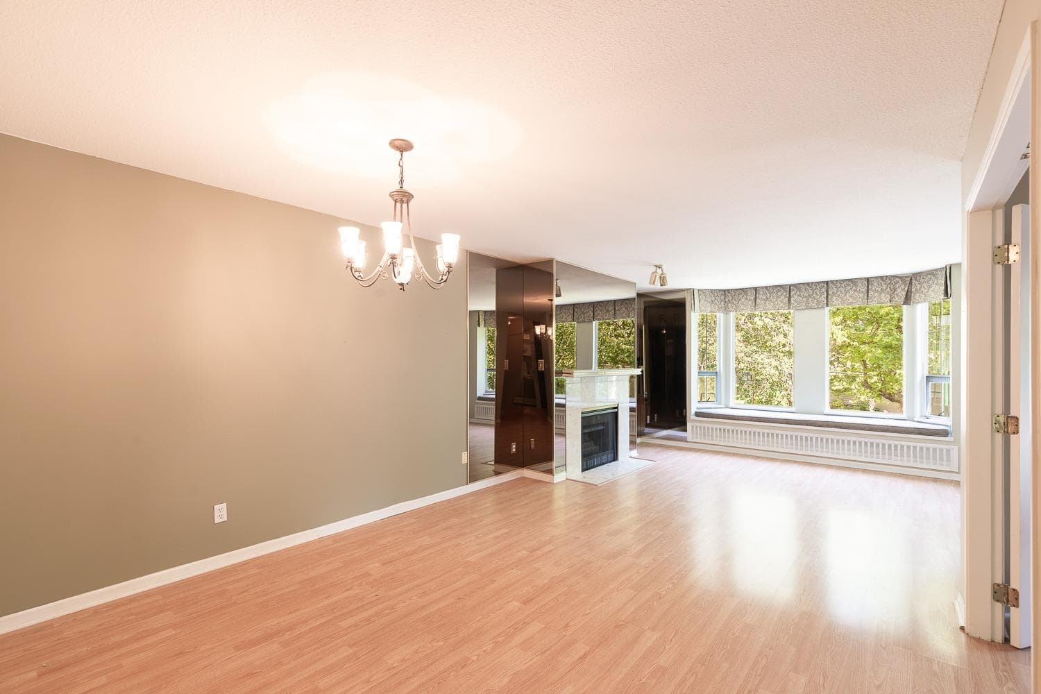 208 - 1695 Augusta Avenue, Burnaby, V5A 4S8 — photo 2
