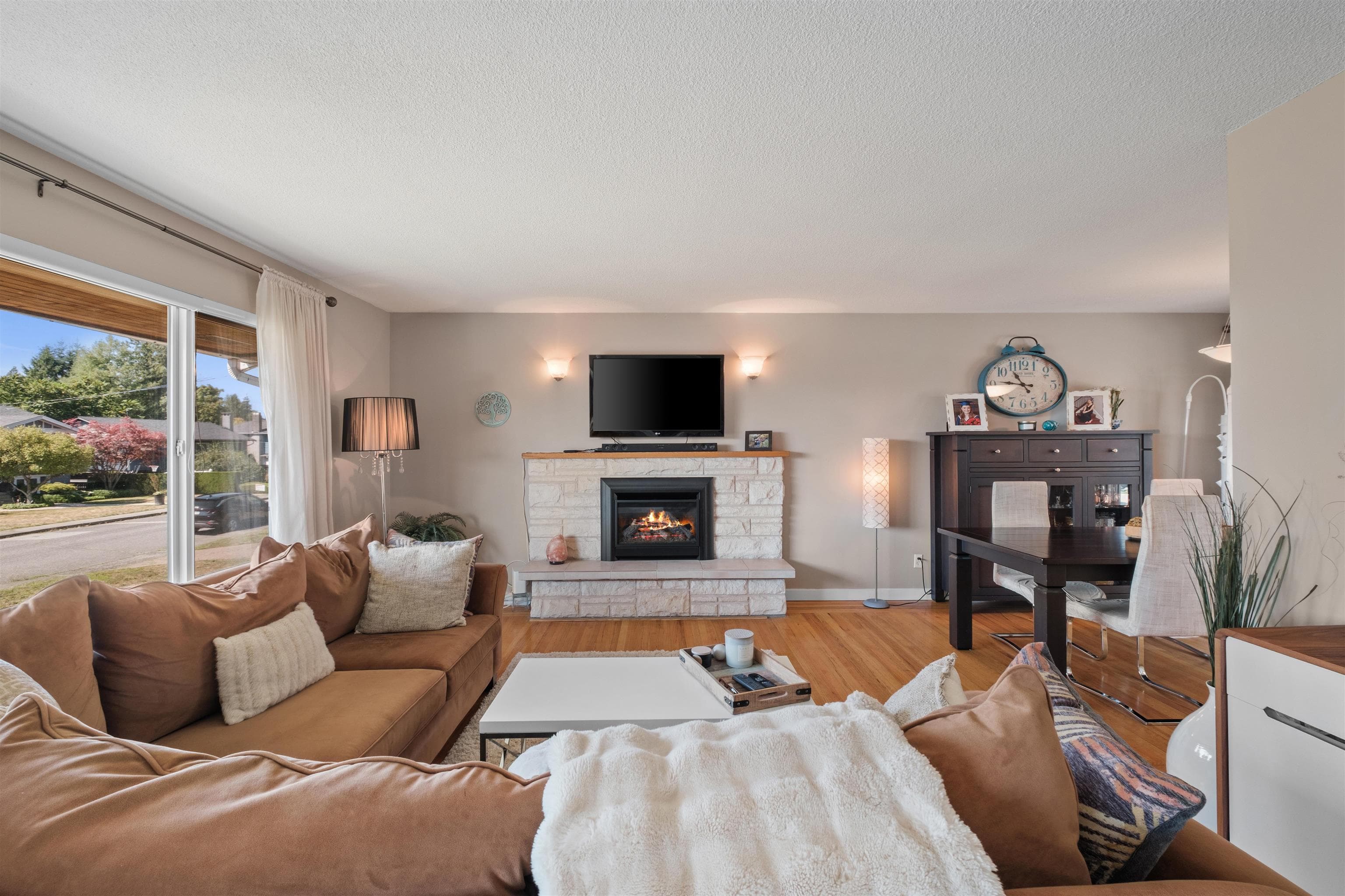 854 E 16th Street, North Vancouver, V7L 2V4 — photo 2