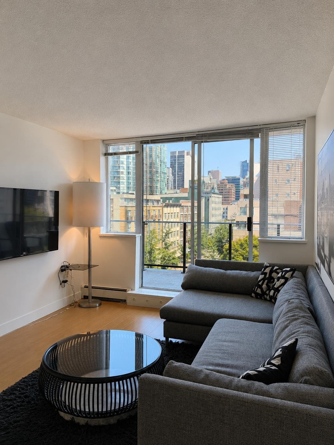 702 - 1325 Rolston Street, Vancouver, V6B 0M2 — photo 2