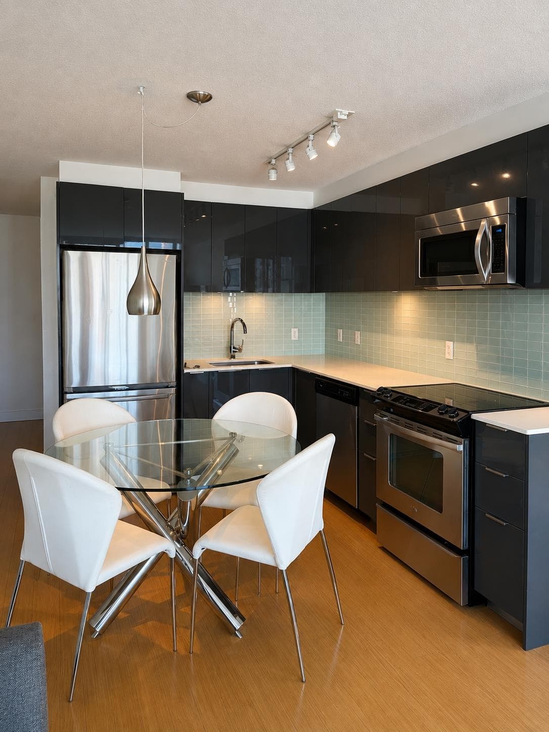 702 - 1325 Rolston Street, Vancouver, V6B 0M2 — photo 1