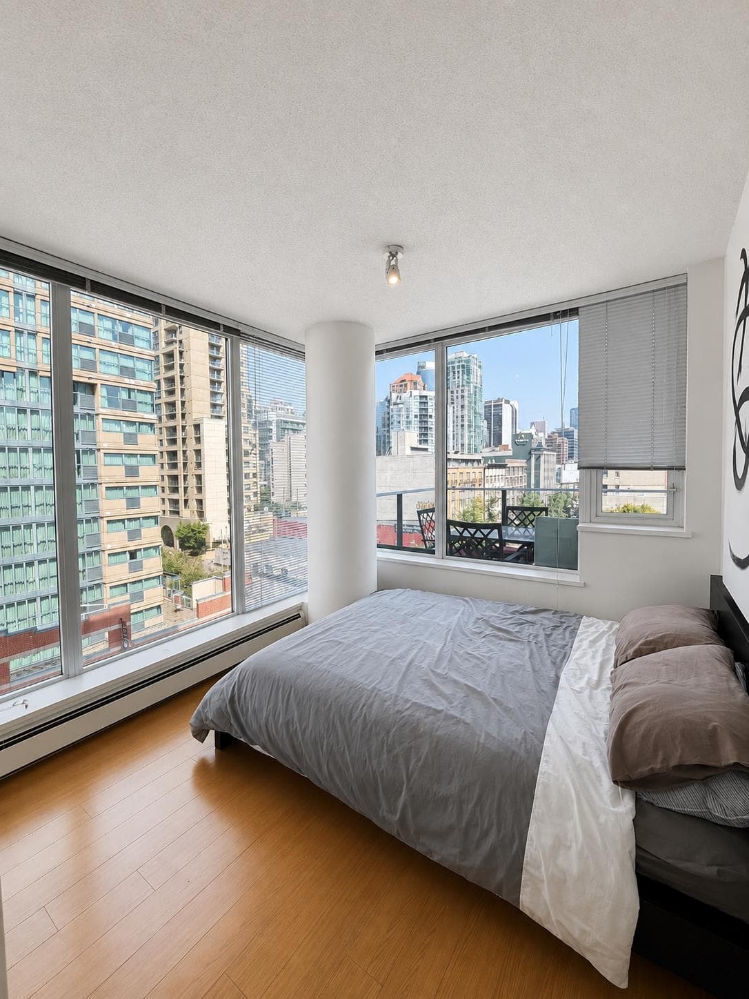 702 - 1325 Rolston Street, Vancouver, V6B 0M2 — photo 4