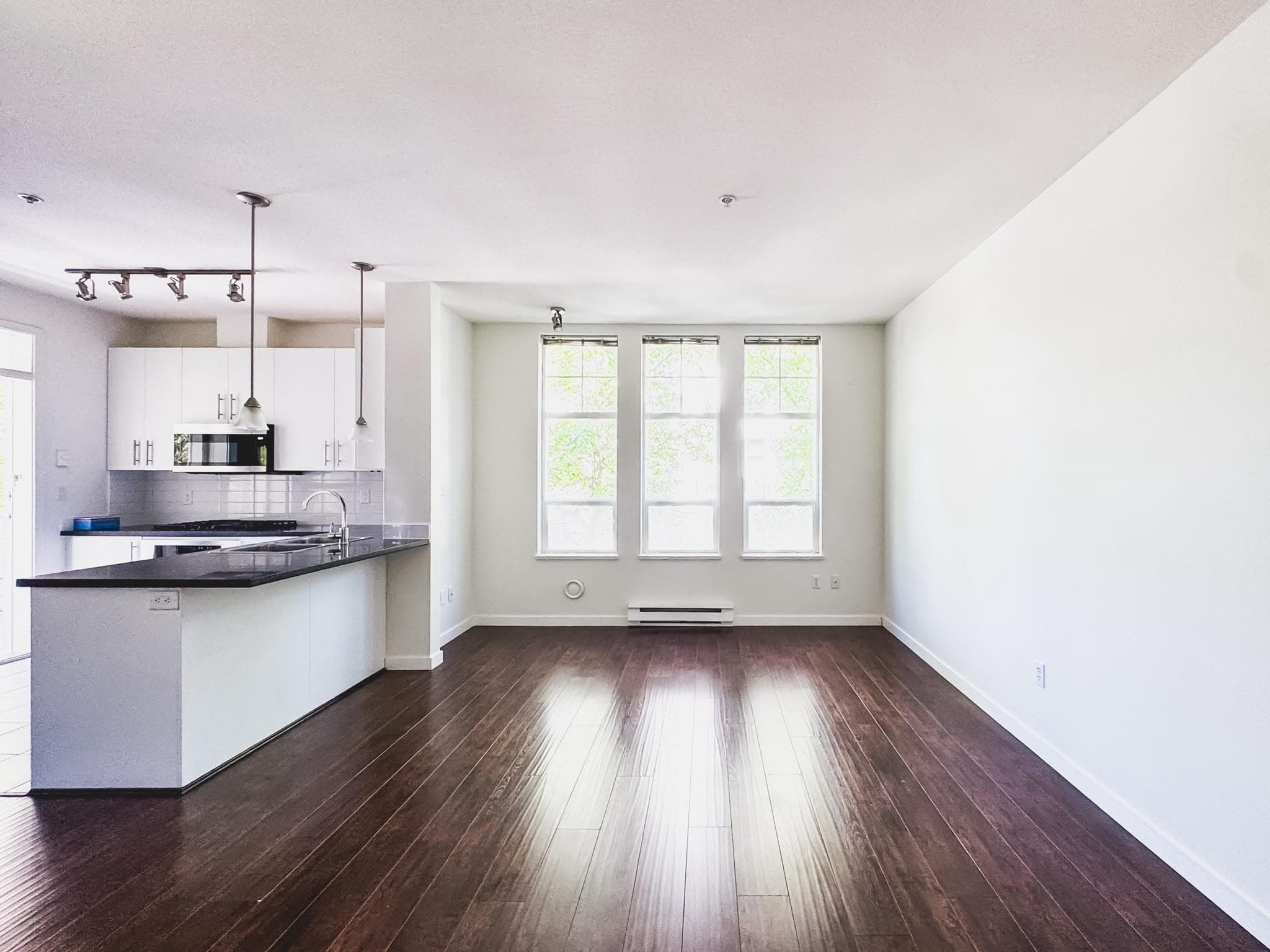 210 - 3651 Foster Avenue, Vancouver, V5R 0A2 — photo 4