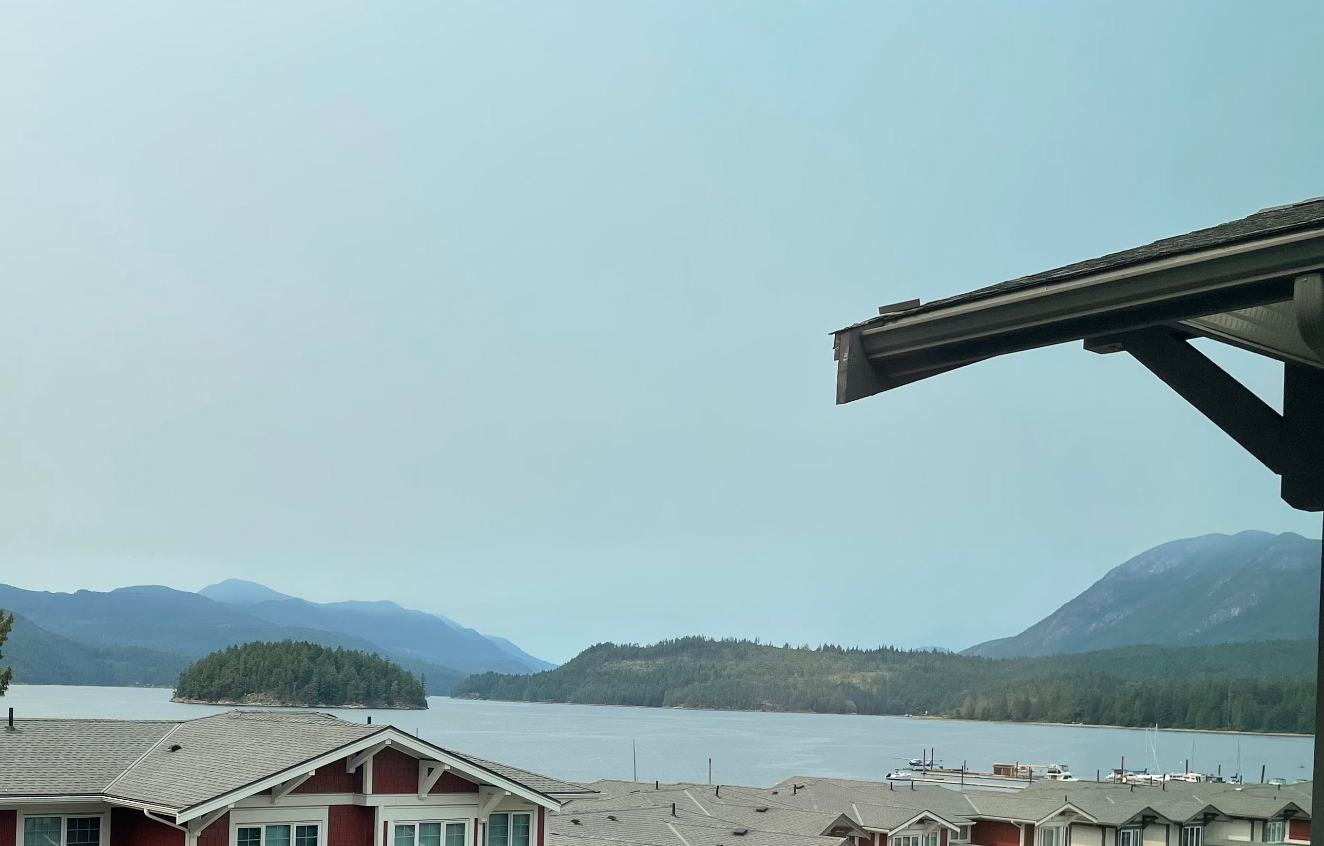 5902 Beachgate Lane, Sechelt, V7Z 0S3 — photo 1