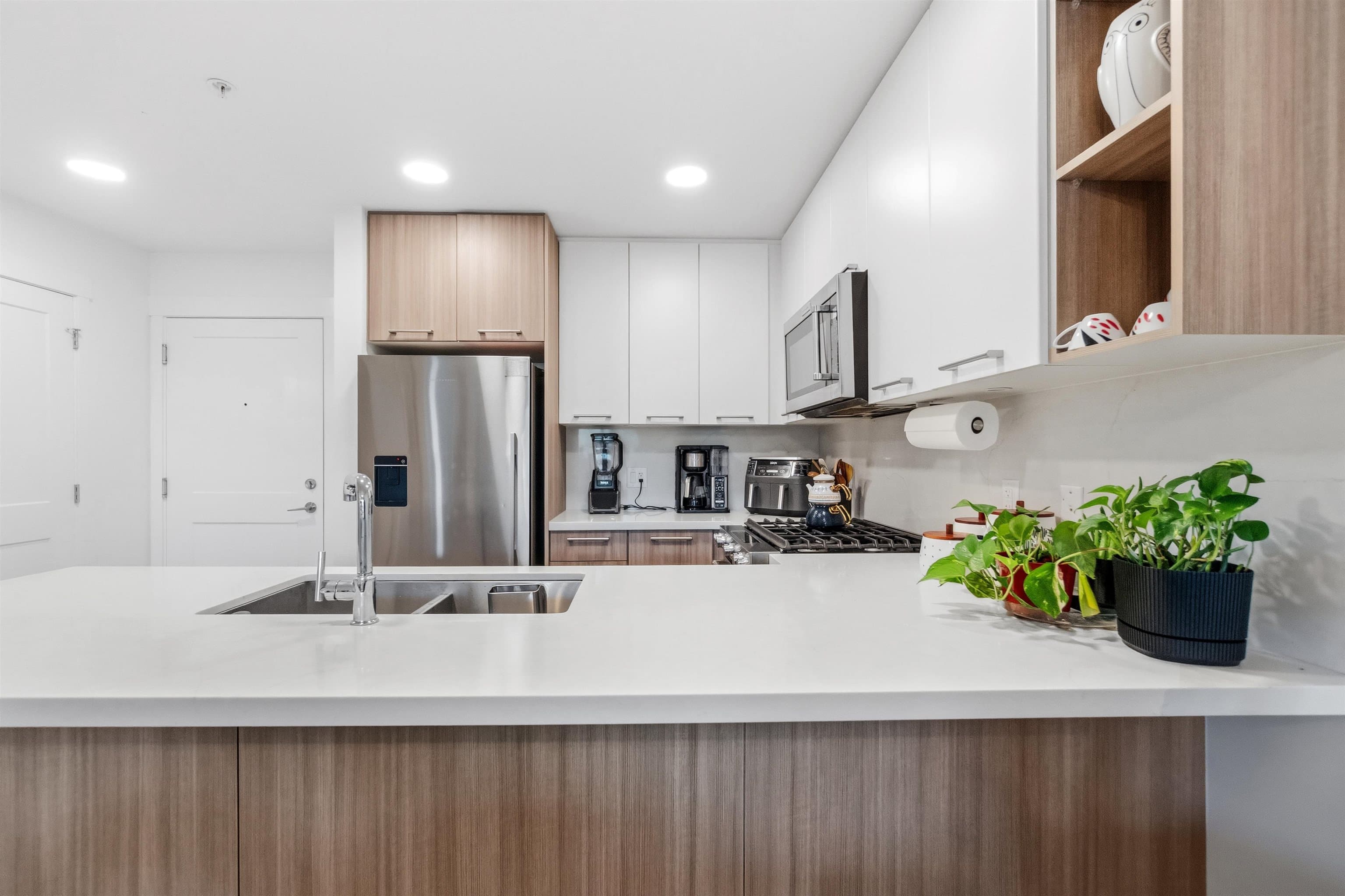 313 - 14022 North Bluff Road, White Rock, V4B 0B7 — photo 5