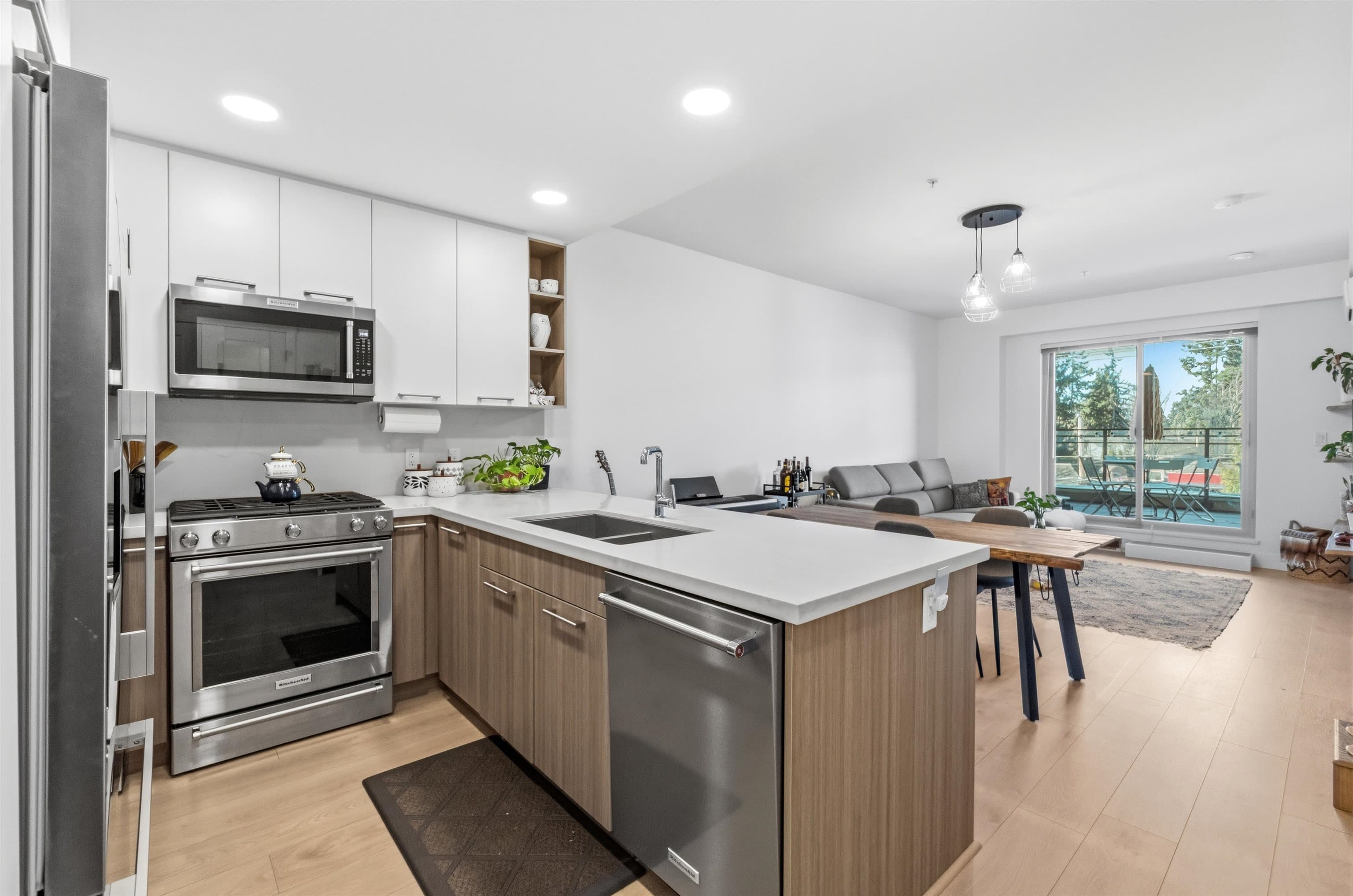 313 - 14022 North Bluff Road, White Rock, V4B 0B7 — photo 4