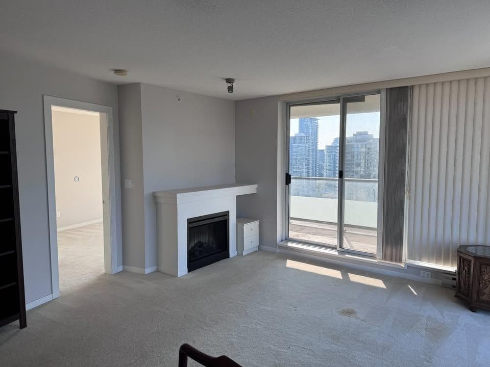2202 - 2133 Douglas Rd, Burnaby, V5C 0E9 — photo 3