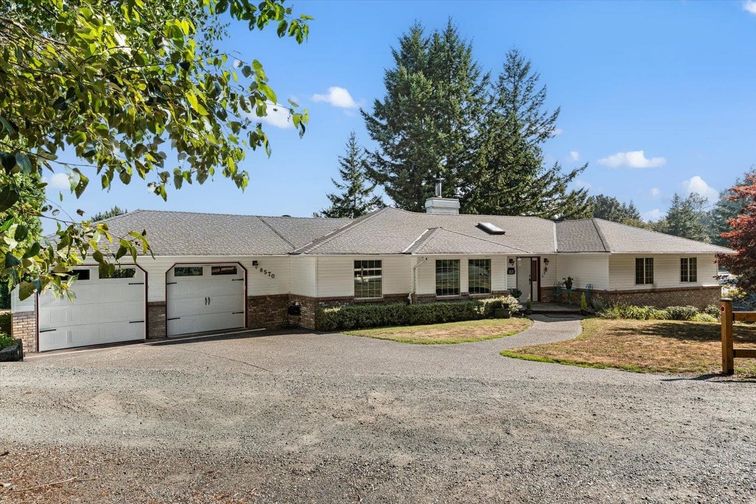 8570 Primrose Drive, Chilliwack, V2R 4A3 — photo 1