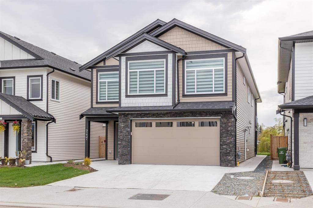 9237 Sitka Place, Chilliwack, V2P 8B6 — photo 2