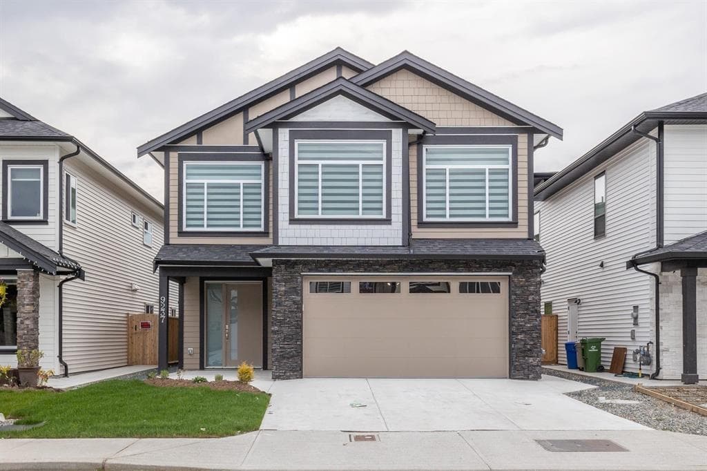 9237 Sitka Place, Chilliwack, V2P 8B6 — photo 1