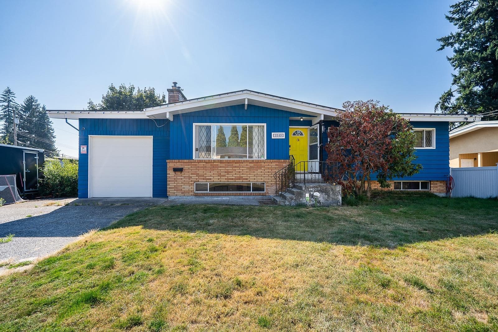 2049 Lynden Street, Abbotsford, V2T 3B6 — photo 1