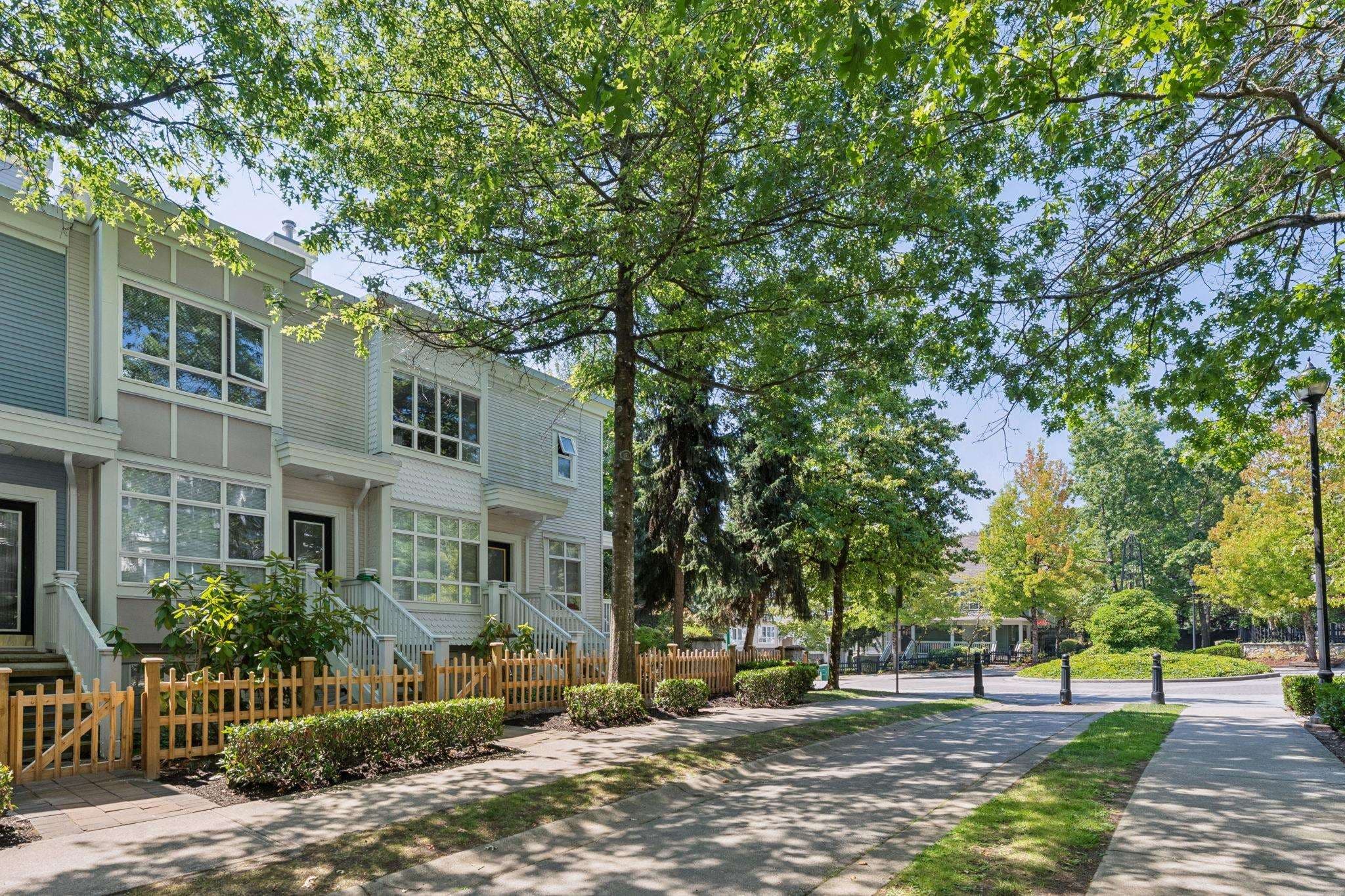 6702 Village Green, Burnaby, V5E 4K7 — photo 4