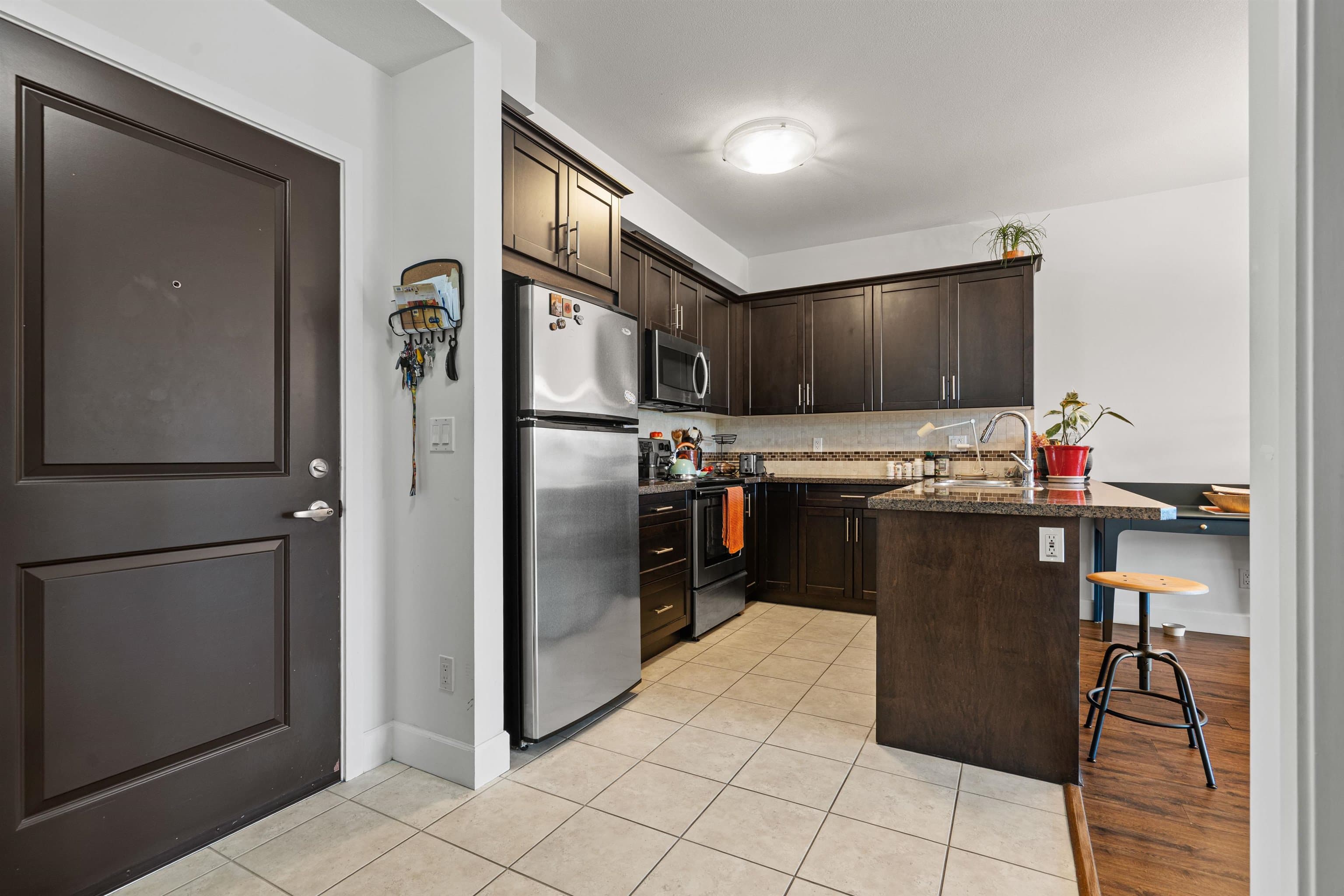 216 - 46262 First Avenue, Chilliwack, V2P 0C3 — photo 3