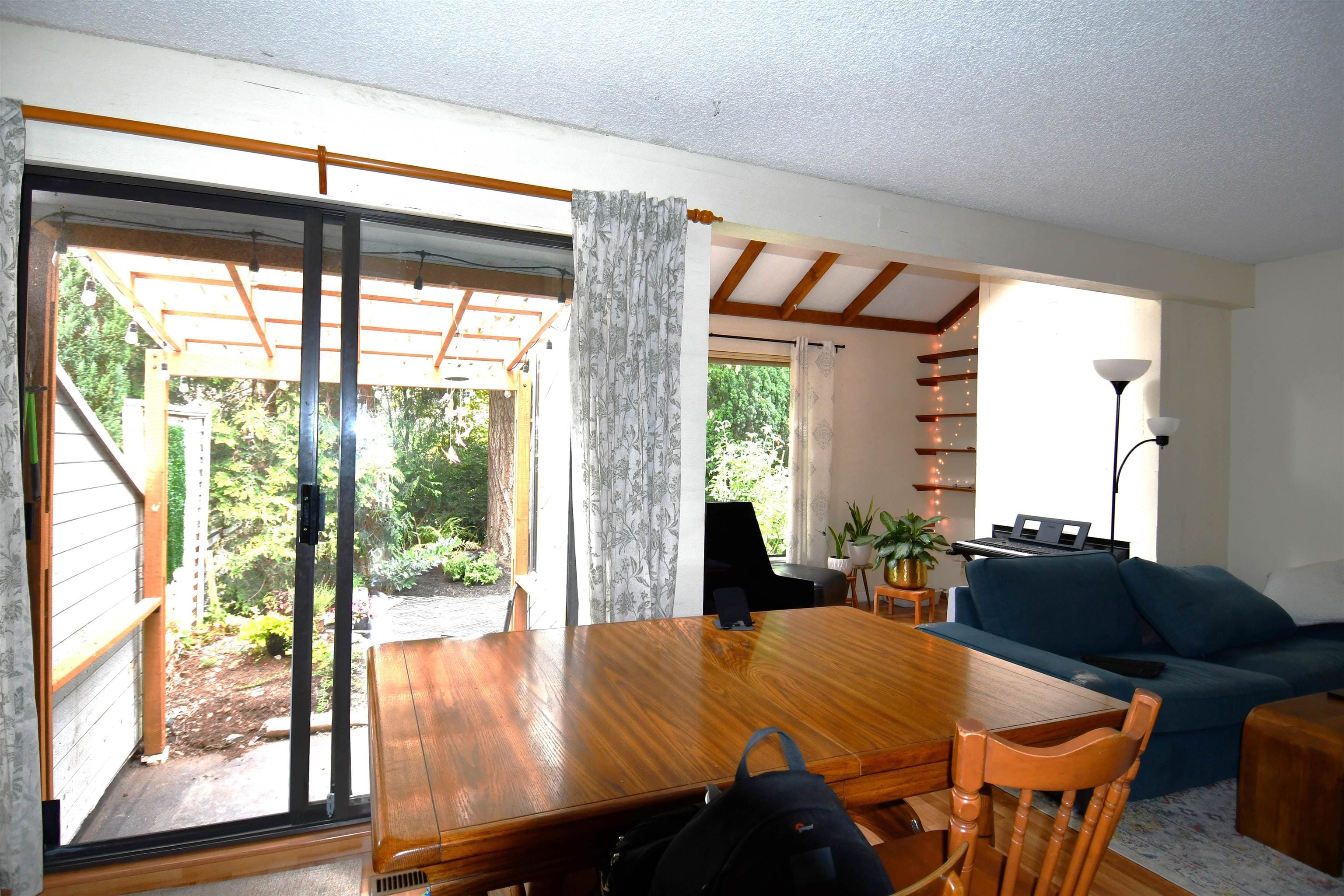 15855 Alder Place, Surrey, V4A 5J1 — photo 3