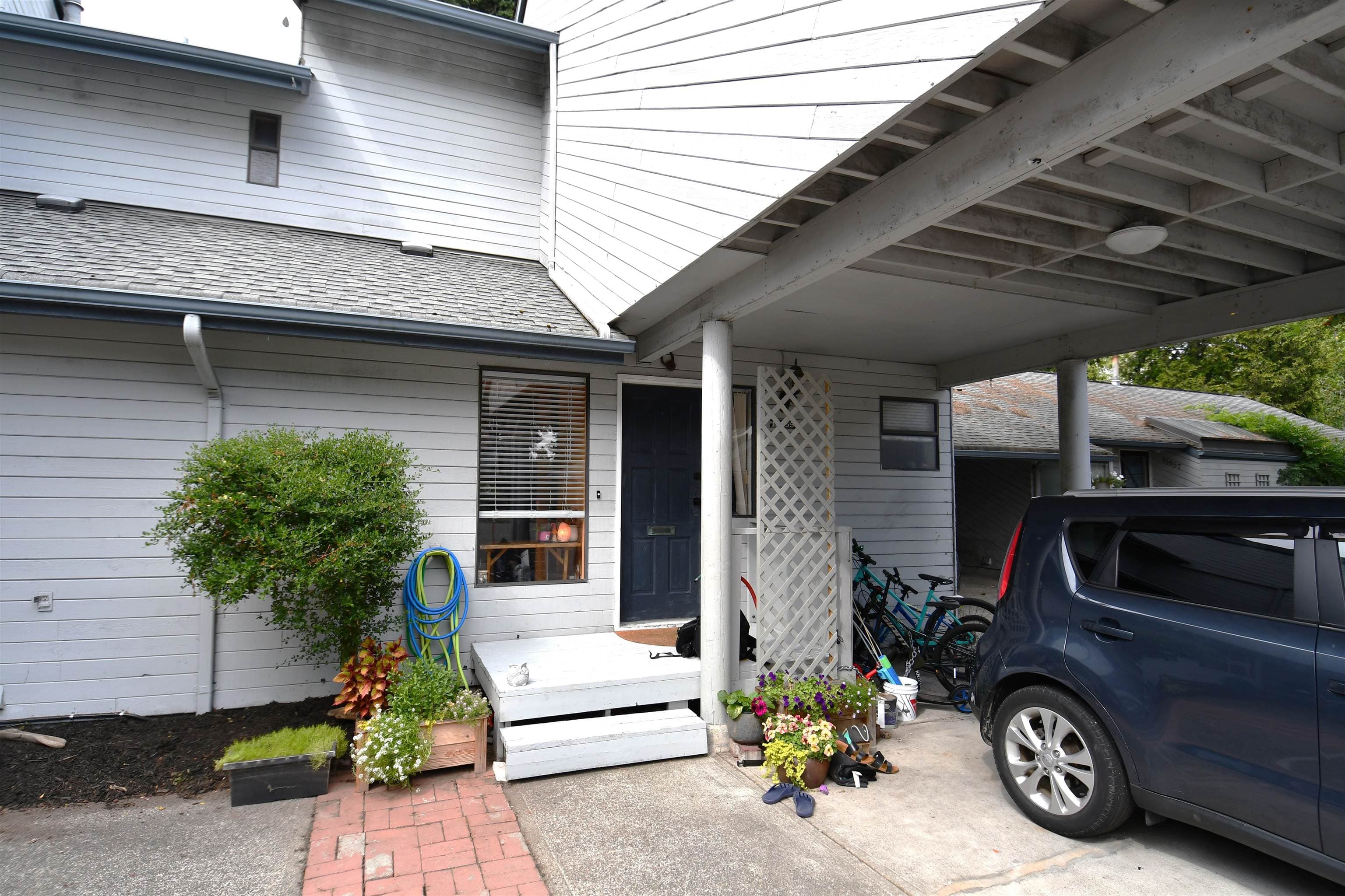 15855 Alder Place, Surrey, V4A 5J1 — photo 1