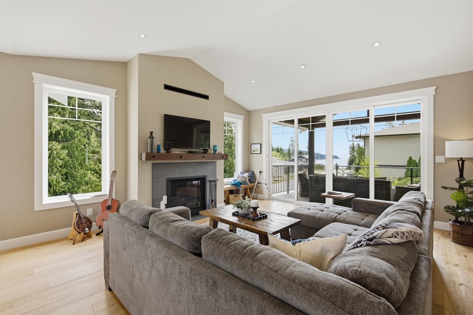 9336 Jorgensen Place, Halfmoon Bay, V7Z 1B4 — photo 3