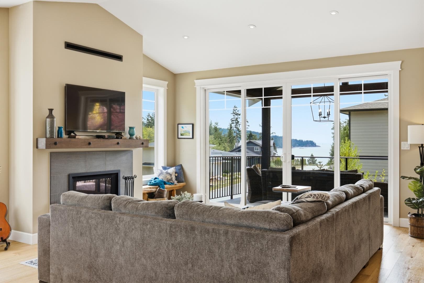 9336 Jorgensen Place, Halfmoon Bay, V7Z 1B4 — photo 4