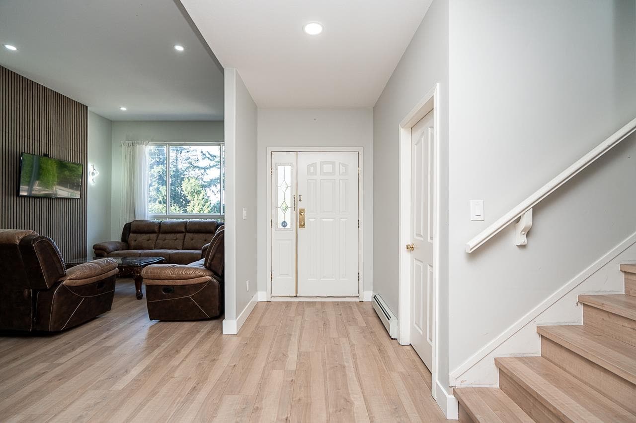 12538 64th Avenue, Surrey, V3W 1W9 — photo 5