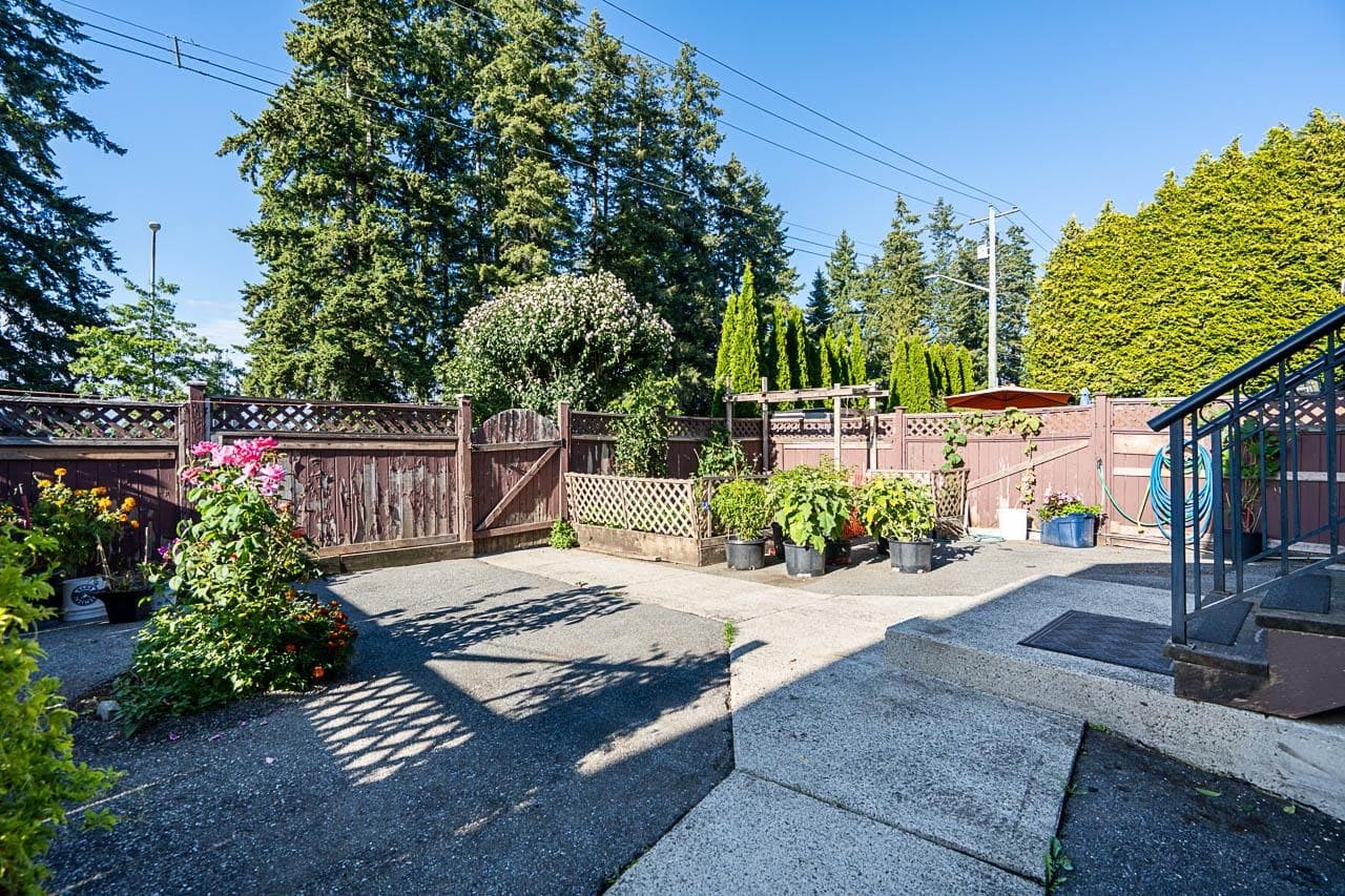 12538 64th Avenue, Surrey, V3W 1W9 — photo 4
