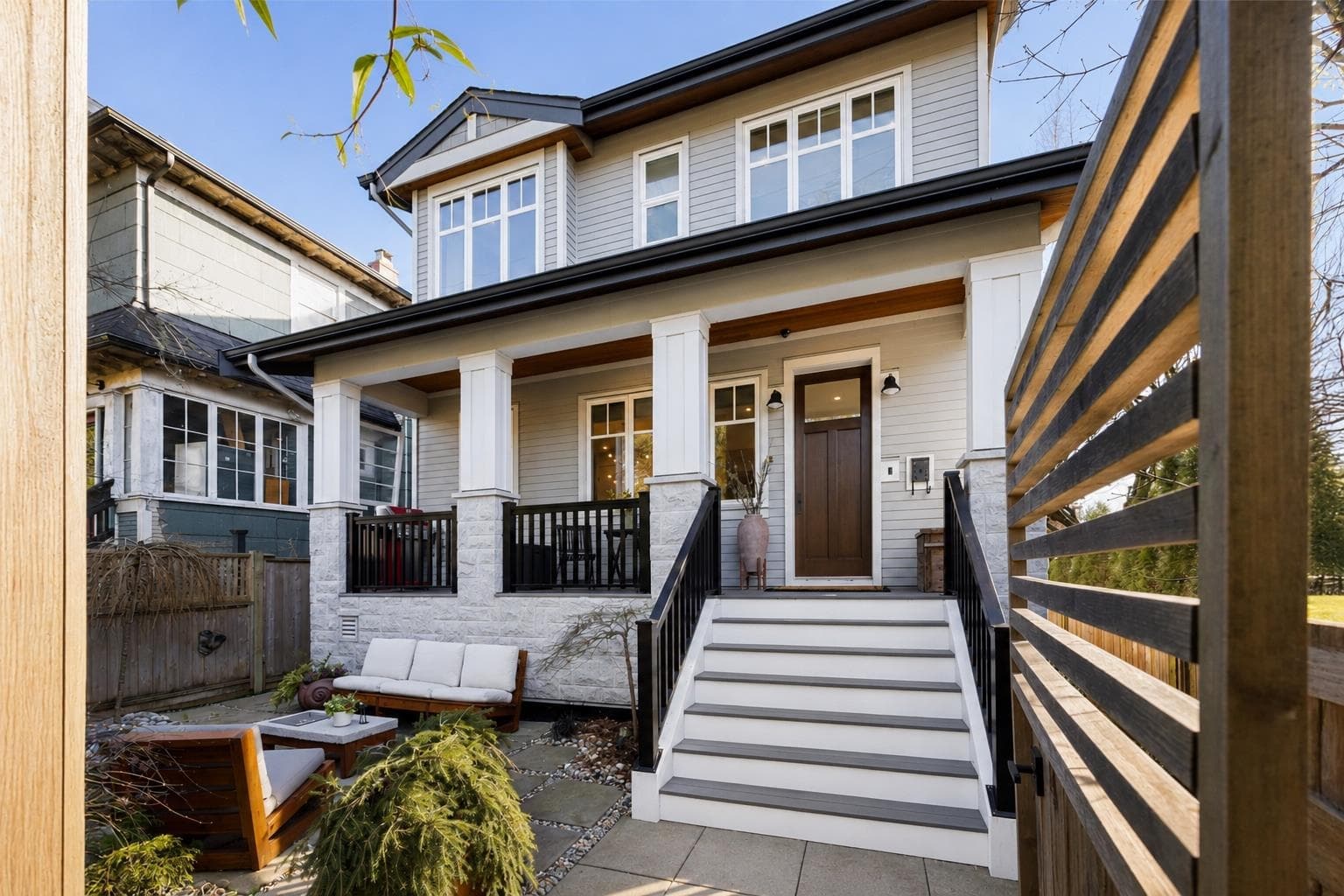 1506 E 11th Avenue, Vancouver, V5N 1Y7 — photo 1