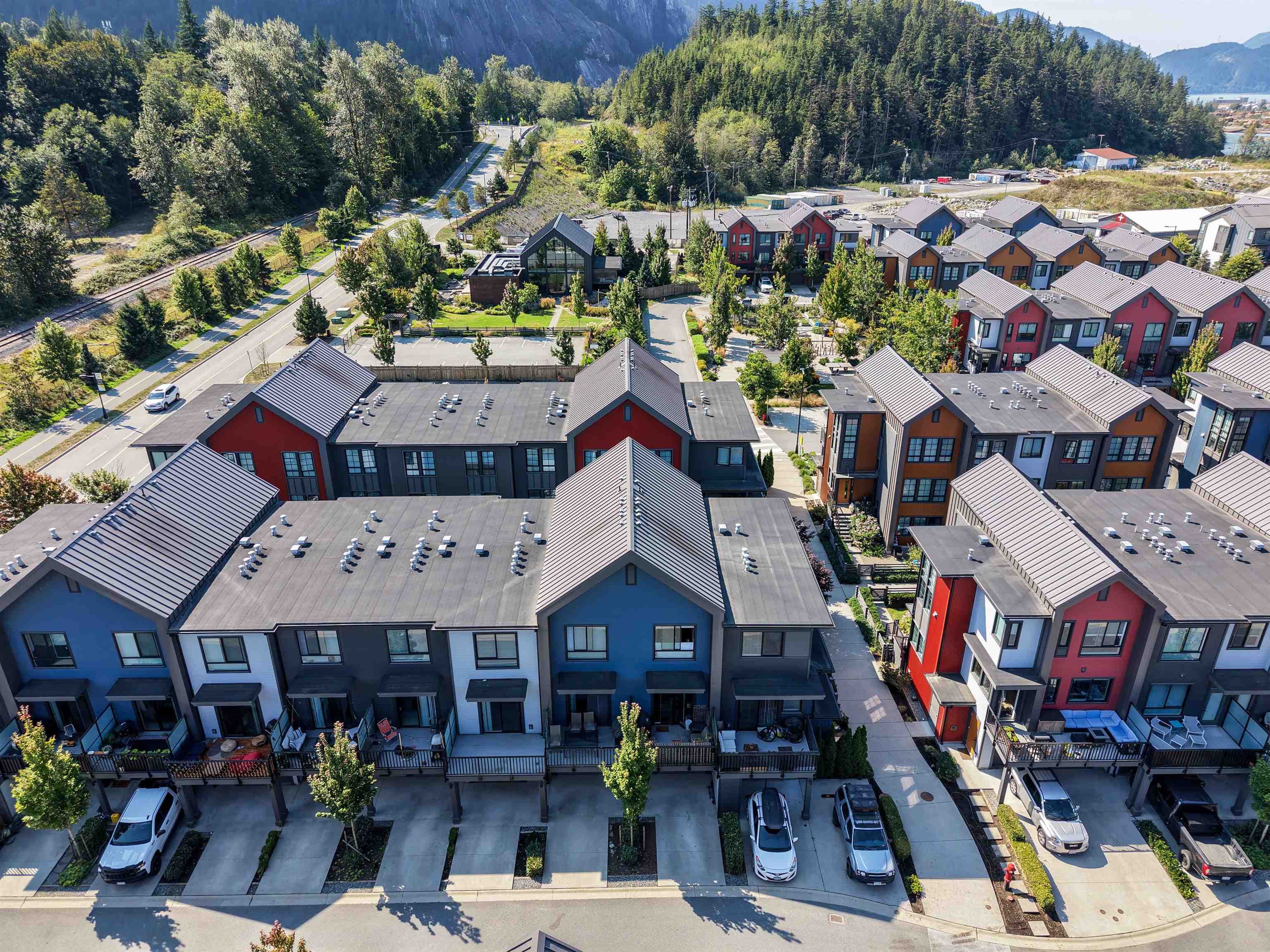 1374 Marinaside Place, Squamish, V8B 1A8 — photo 2