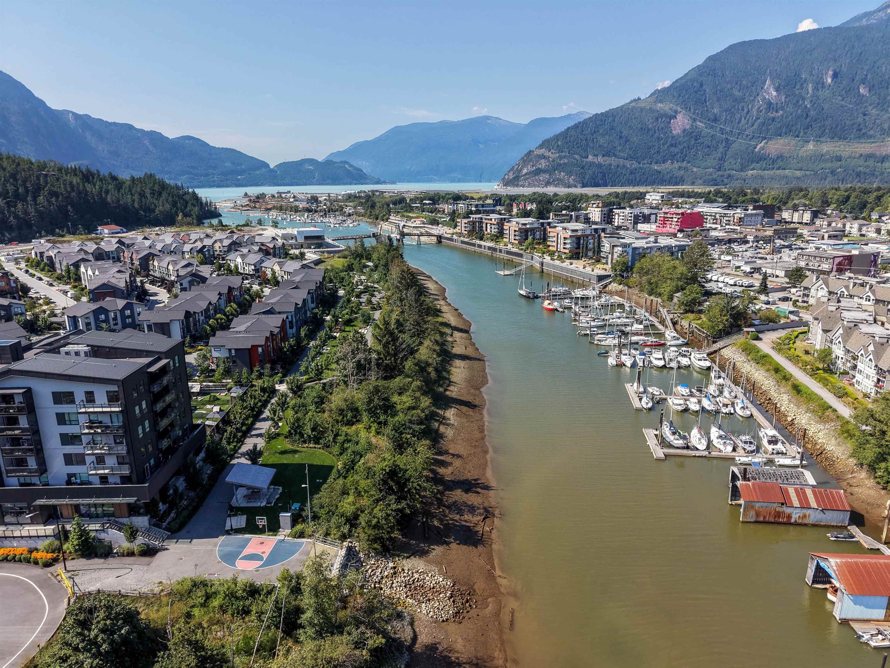 1374 Marinaside Place, Squamish, V8B 1A8 — photo 3