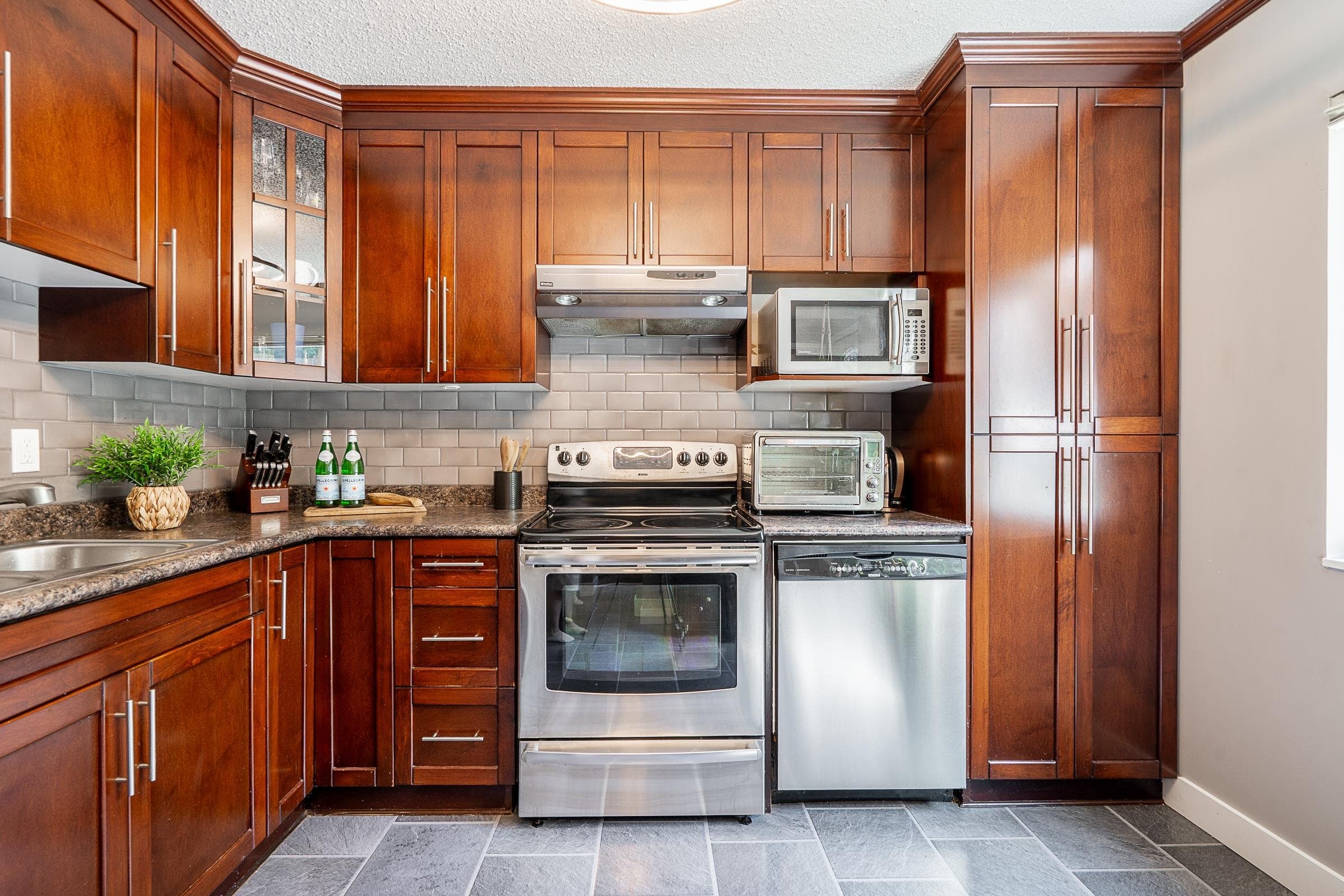 241B Evergreen Drive, Port Moody, V3H 1S1 — photo 5