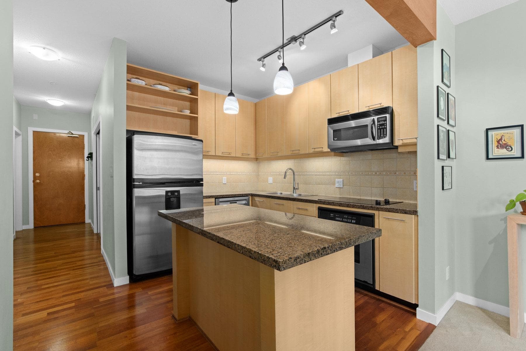 408 - 560 Ravenwoods Drive, North Vancouver, V7G 2T3 — photo 2