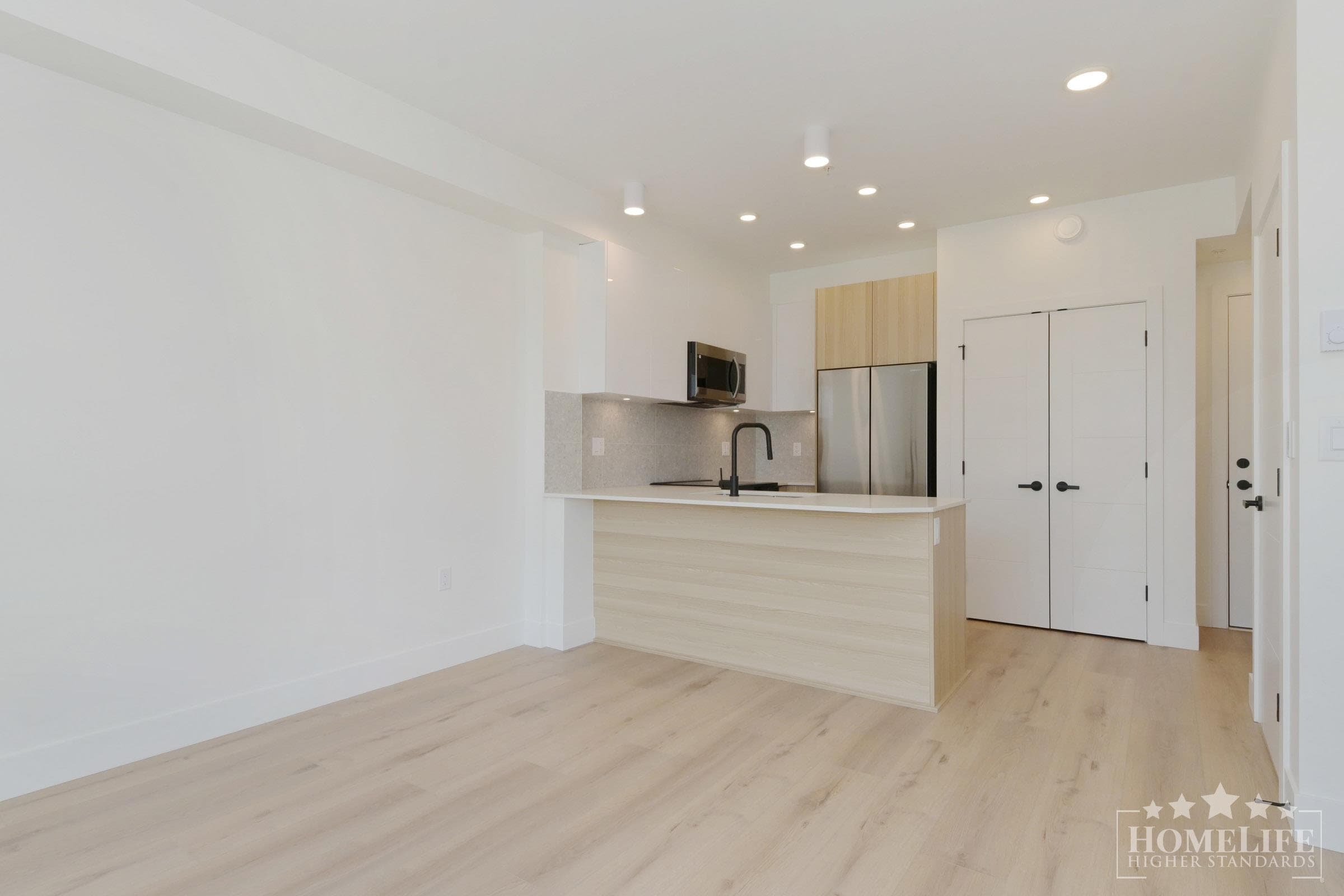 317 - 20769 Fraser Highway, Langley, V3A 4G4 — photo 5