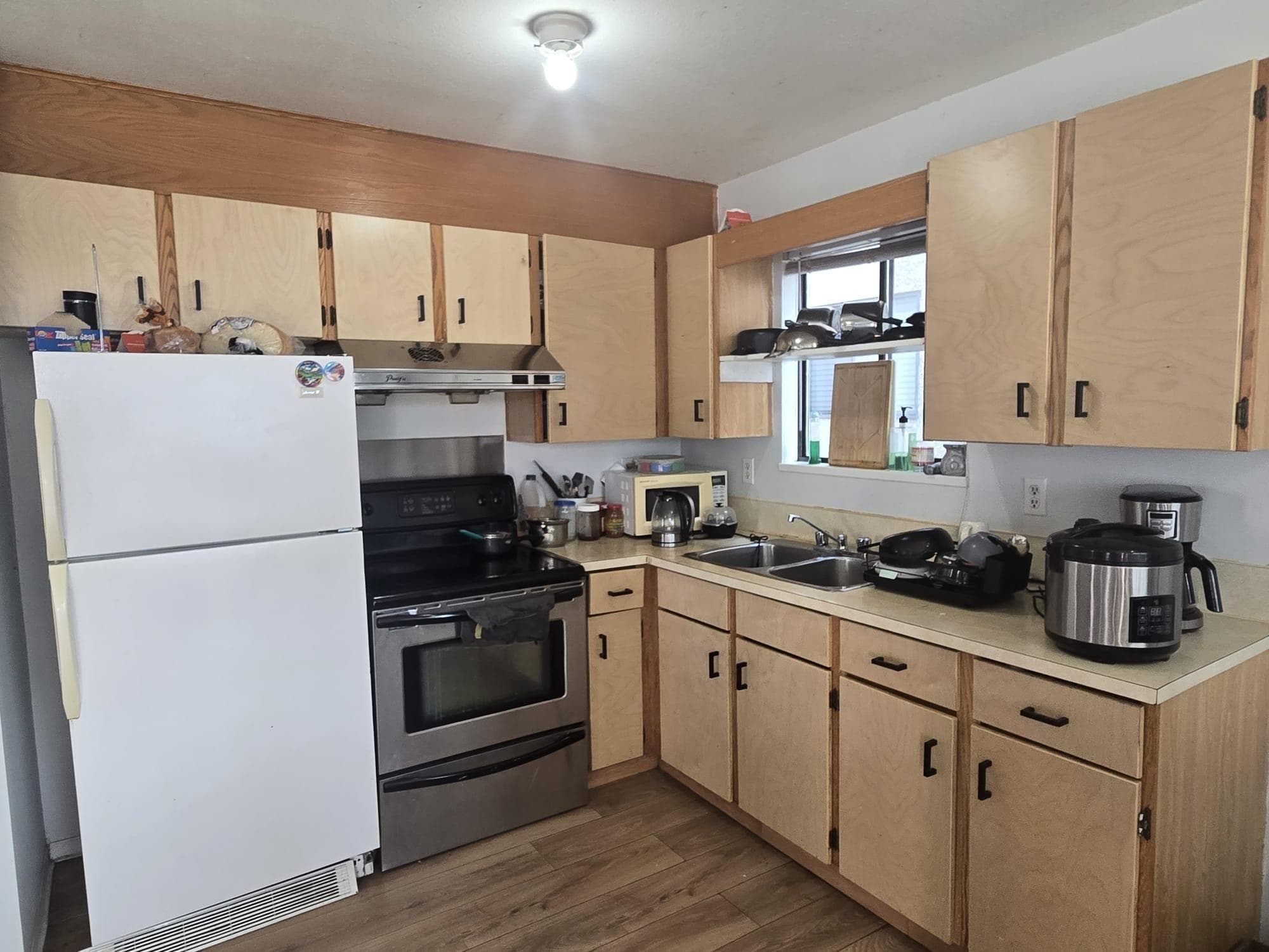 7405 4th Street, Burnaby, V3N 4T4 — photo 3