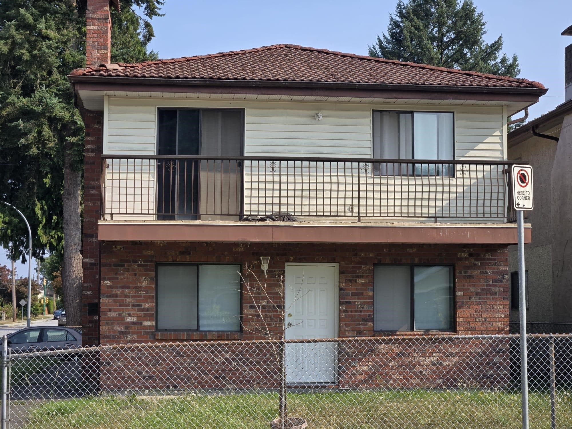 7405 4th Street, Burnaby, V3N 4T4 — photo 1