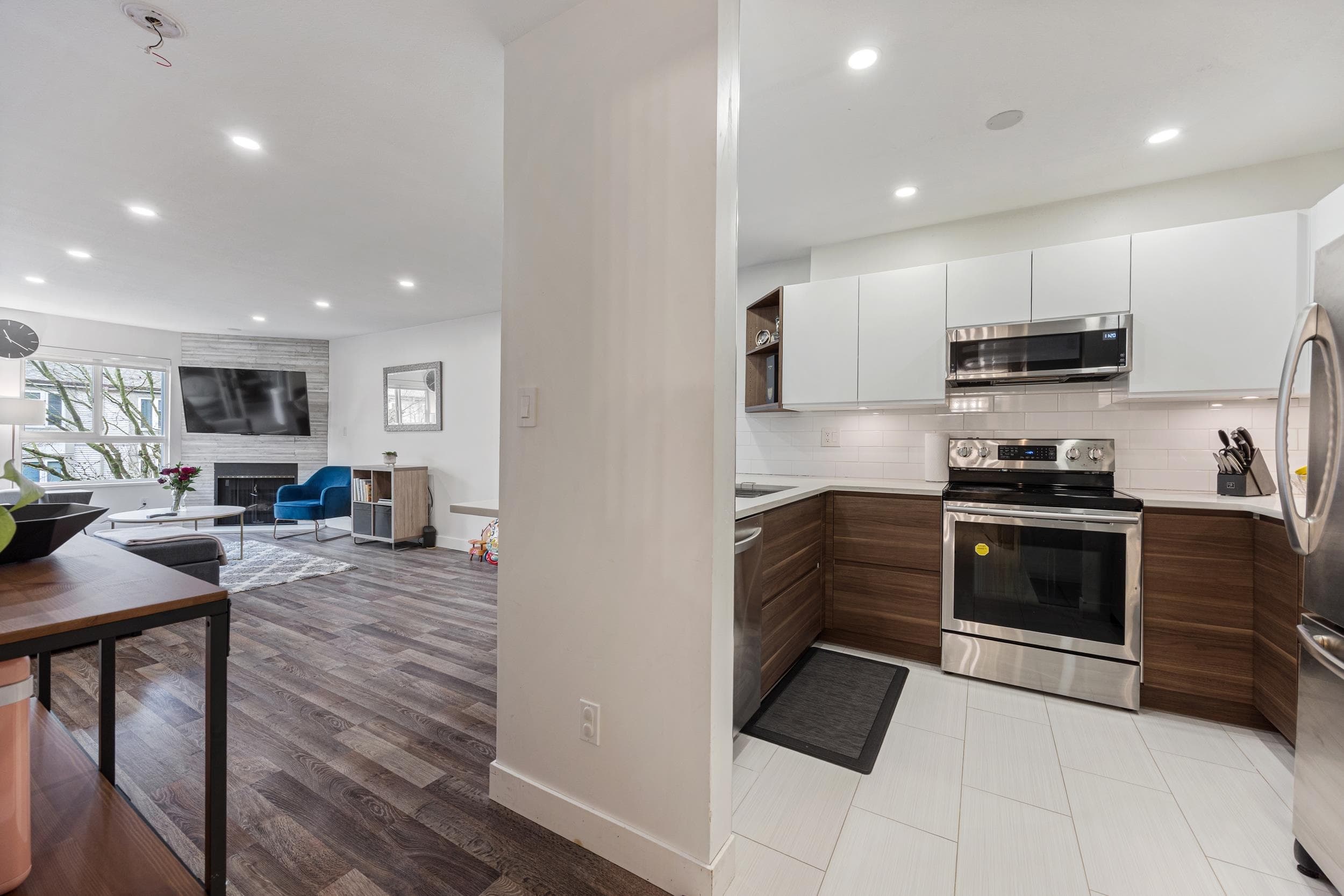 205 - 7465 Sandborne Avenue, Burnaby, V3N 4W7 — photo 4