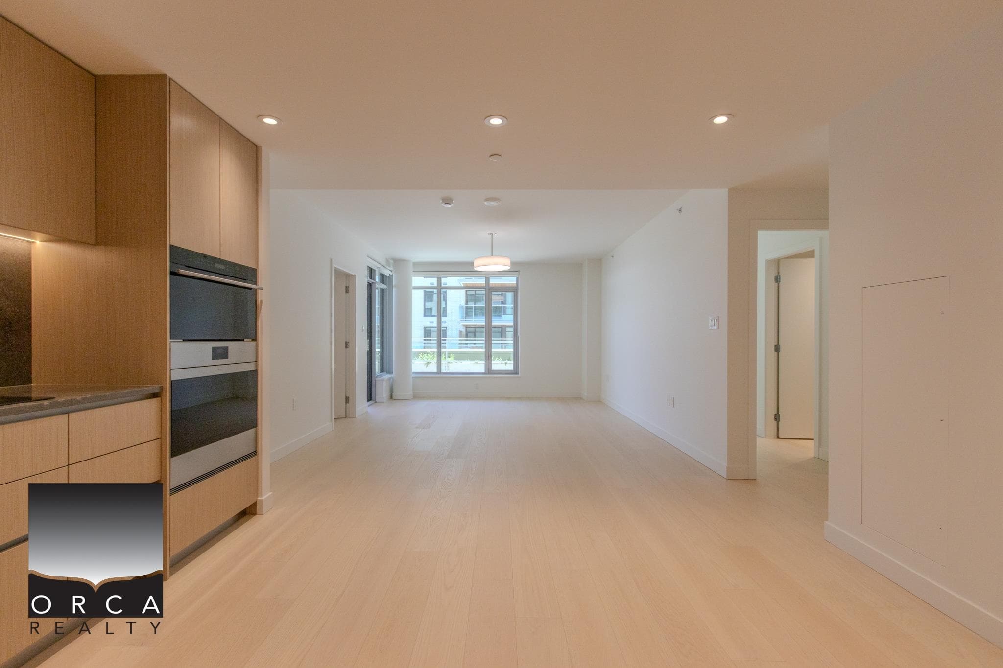 305 - 777 Harbour Way, North Vancouver, V7P 0G2 — photo 2